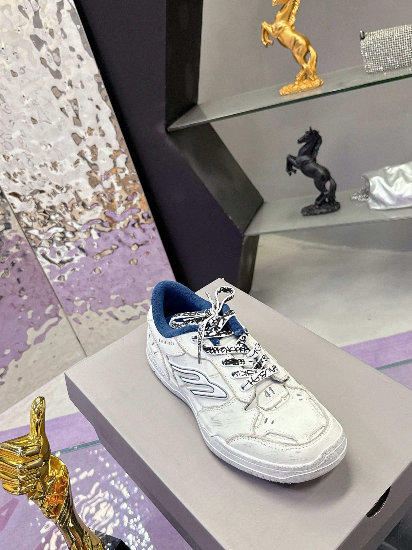 Balenciaga Paris Family’s Autumn/Winter Hamp Tons Sneakers: Unique Retro Style with Parisian B Sign – Price & Details - 图片 5