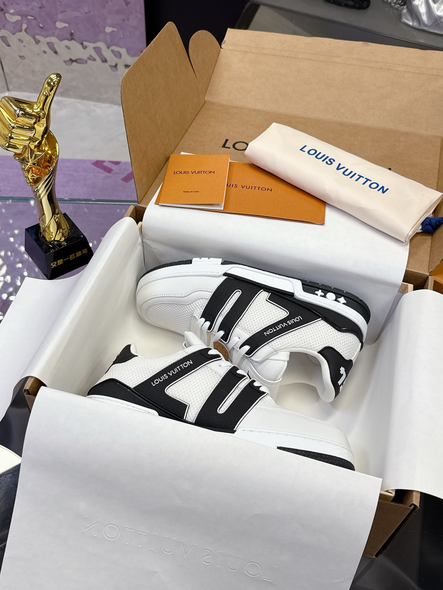 Louis Vuitton 高端品質 男款休闲运动鞋