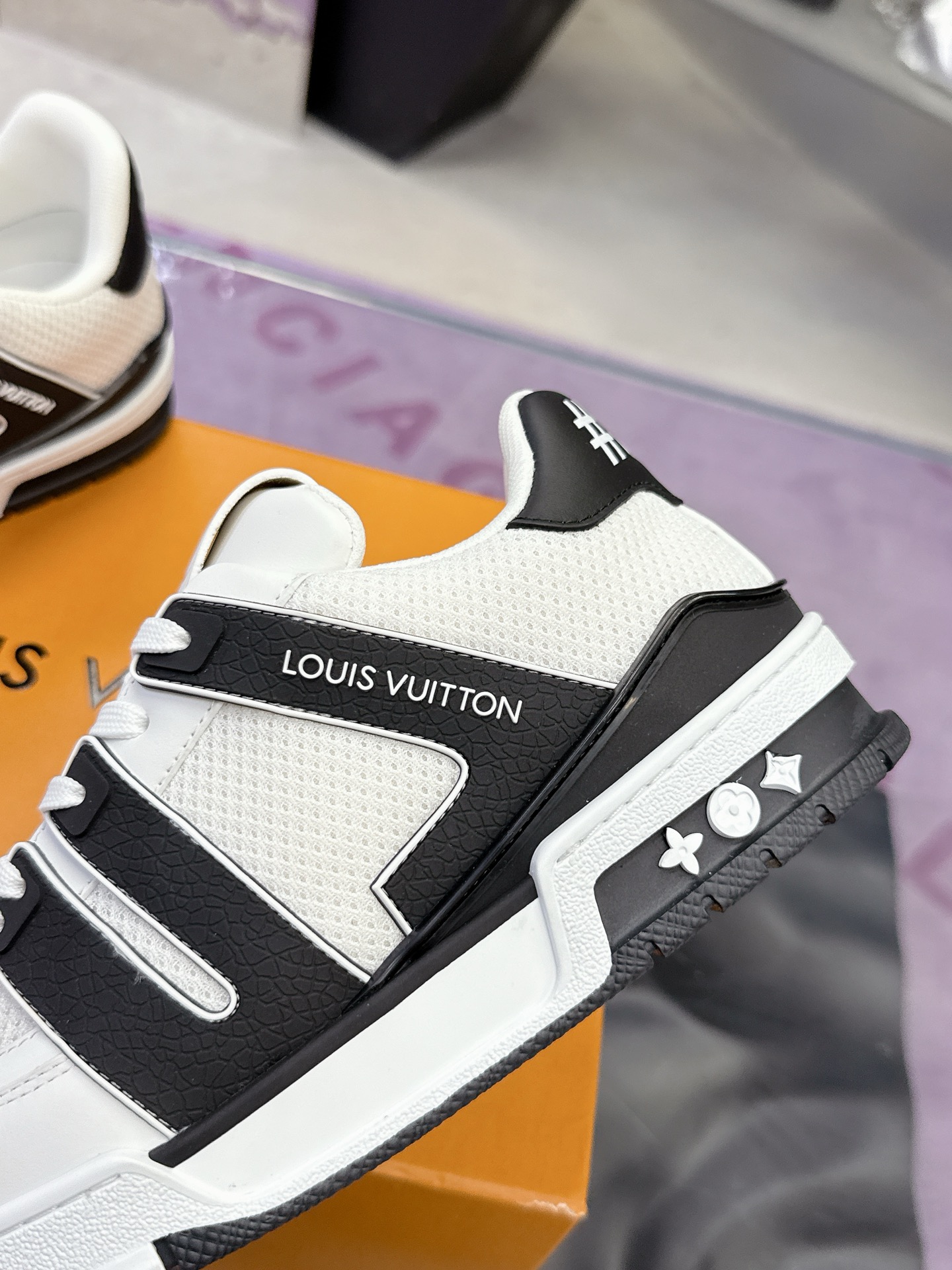 Louis Vuitton 高端品質 男款休闲运动鞋