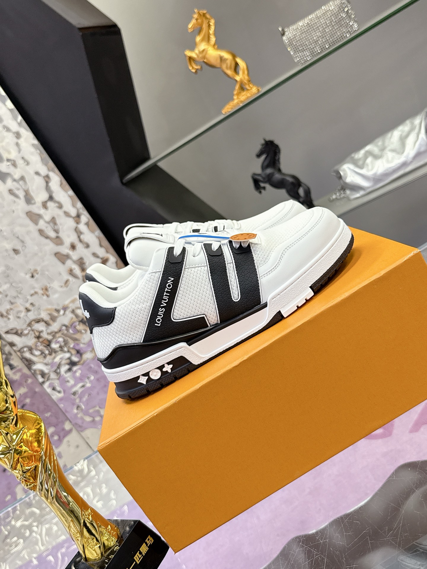 Louis Vuitton 高端品質 男款休闲运动鞋