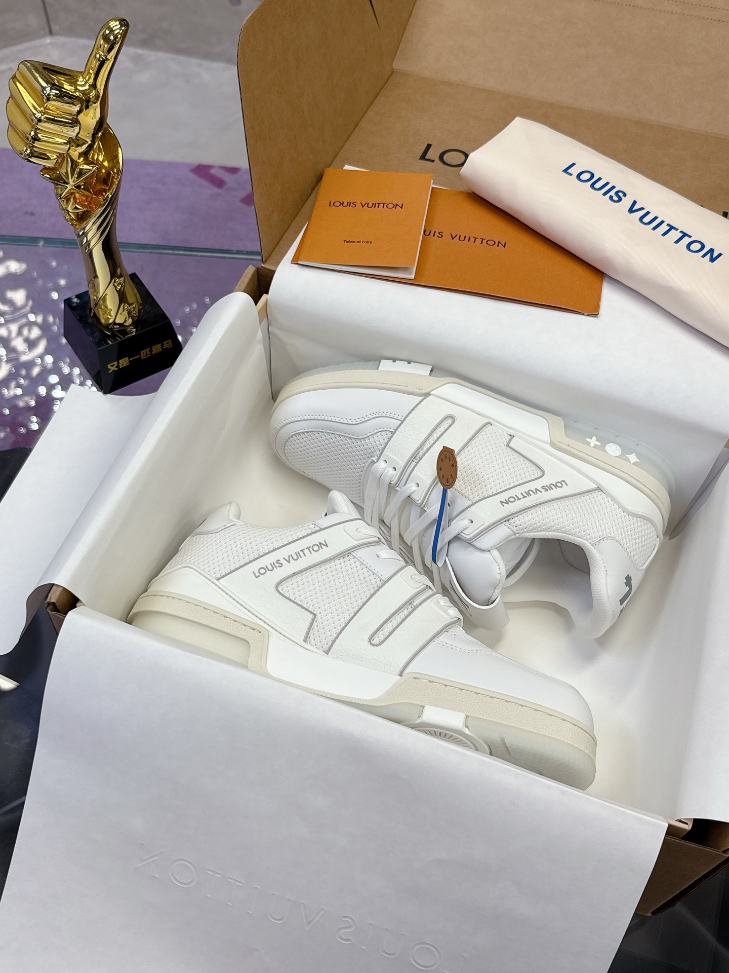 Louis Vuitton 高級休闲运动鞋 - ナパ小牛皮とブランド高丝光网帆布使用