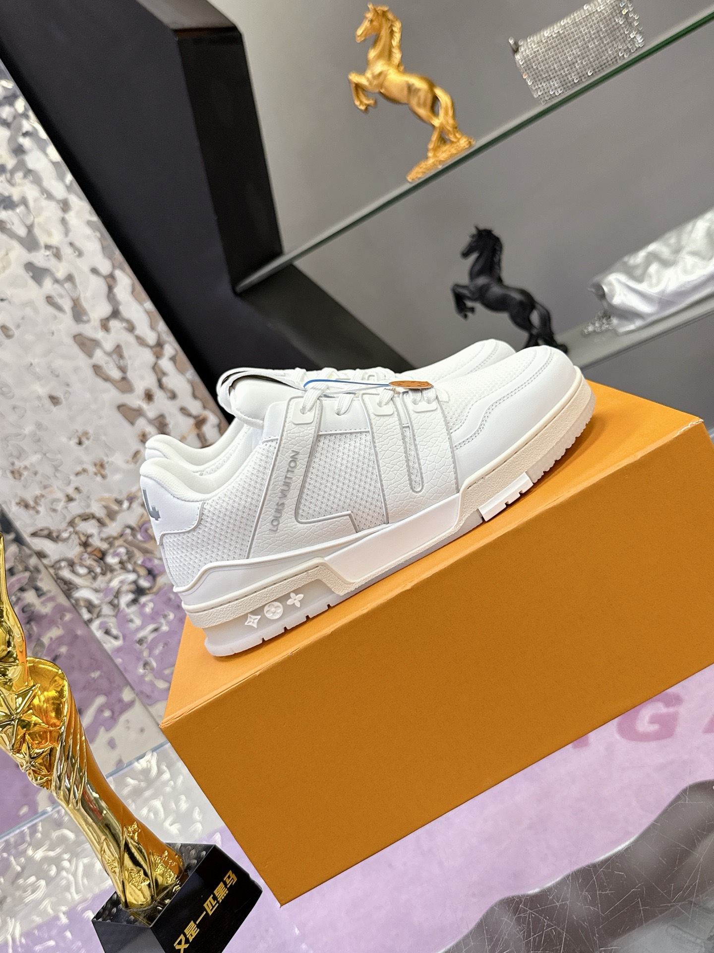 Louis Vuitton 高級休闲运动鞋 - ナパ小牛皮とブランド高丝光网帆布使用