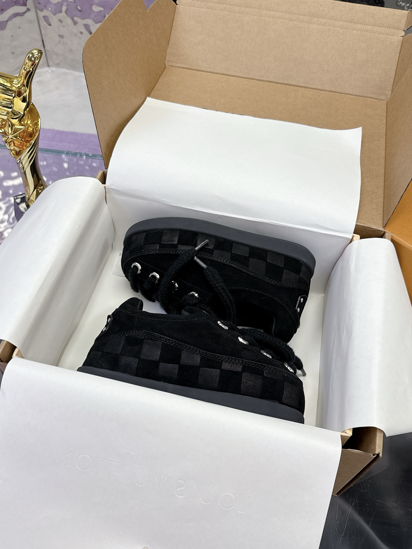 Louis Vuitton YETI コラボ スニーカー カップル向け