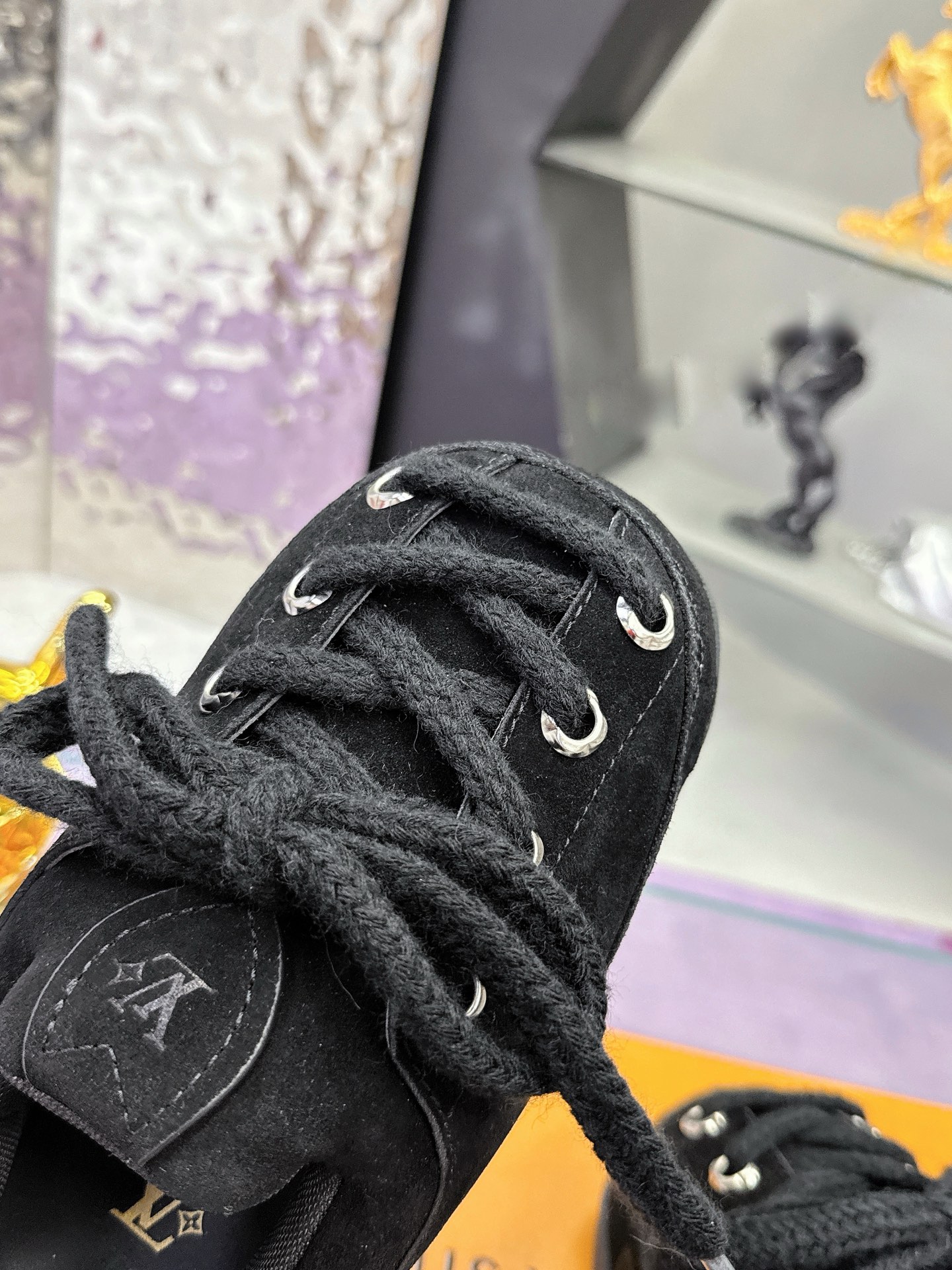 Louis Vuitton YETI コラボ スニーカー カップル向け