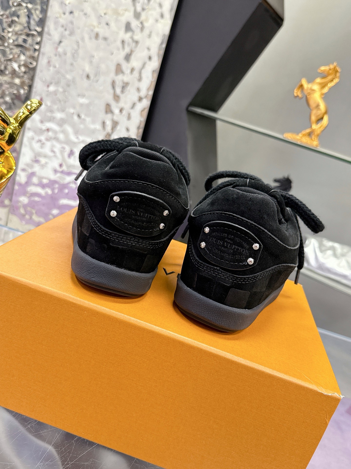 Louis Vuitton YETI コラボ スニーカー カップル向け