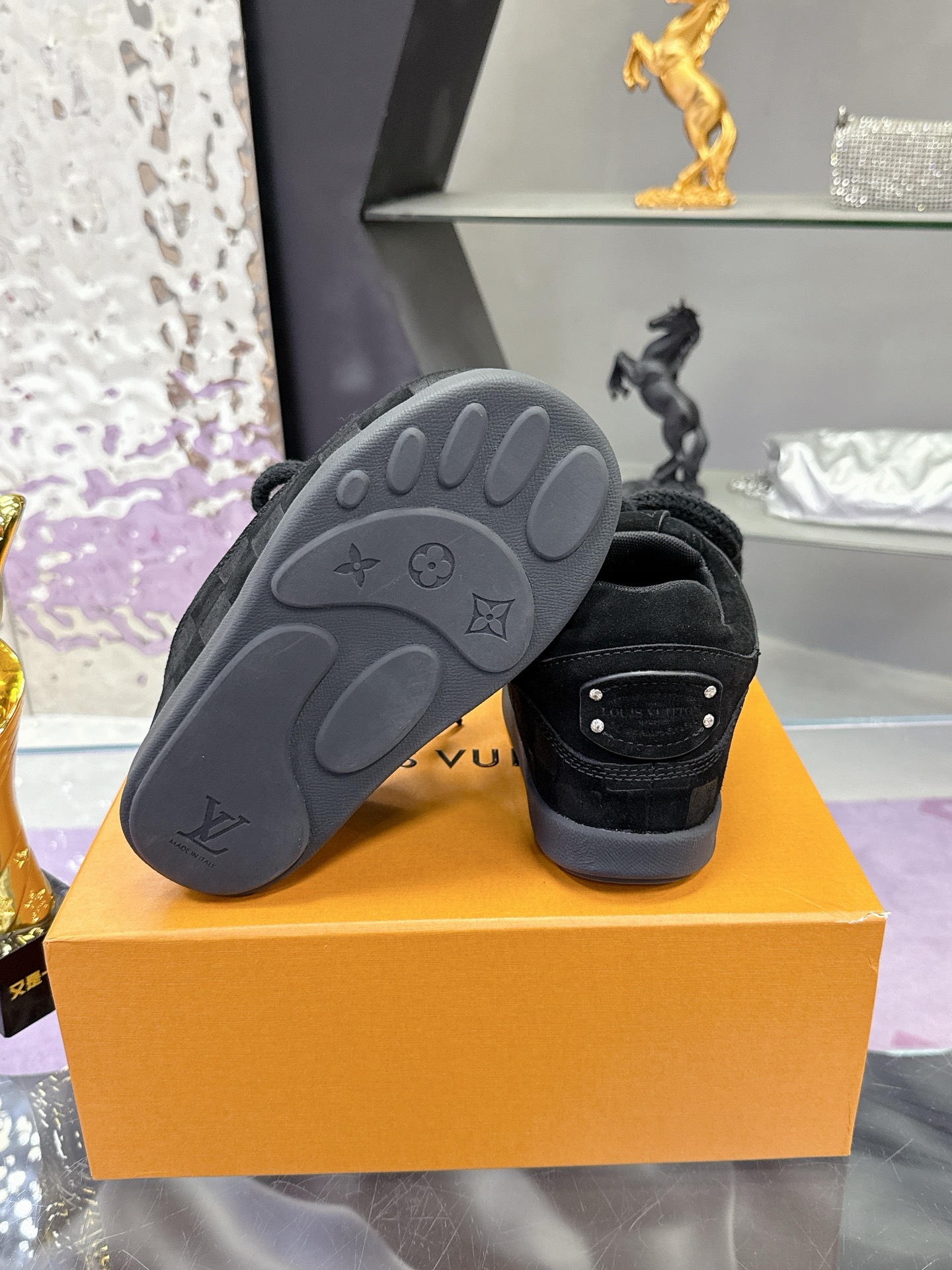 Louis Vuitton YETI コラボ スニーカー カップル向け