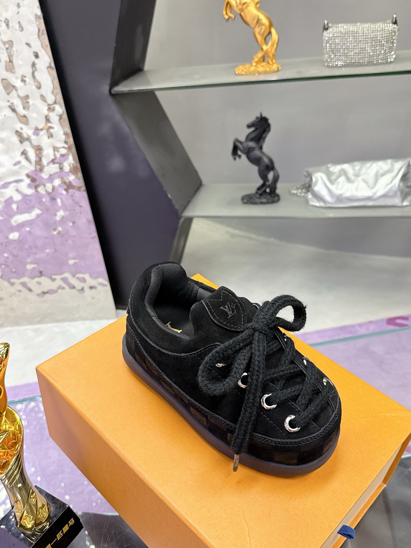 Louis Vuitton YETI コラボ スニーカー カップル向け