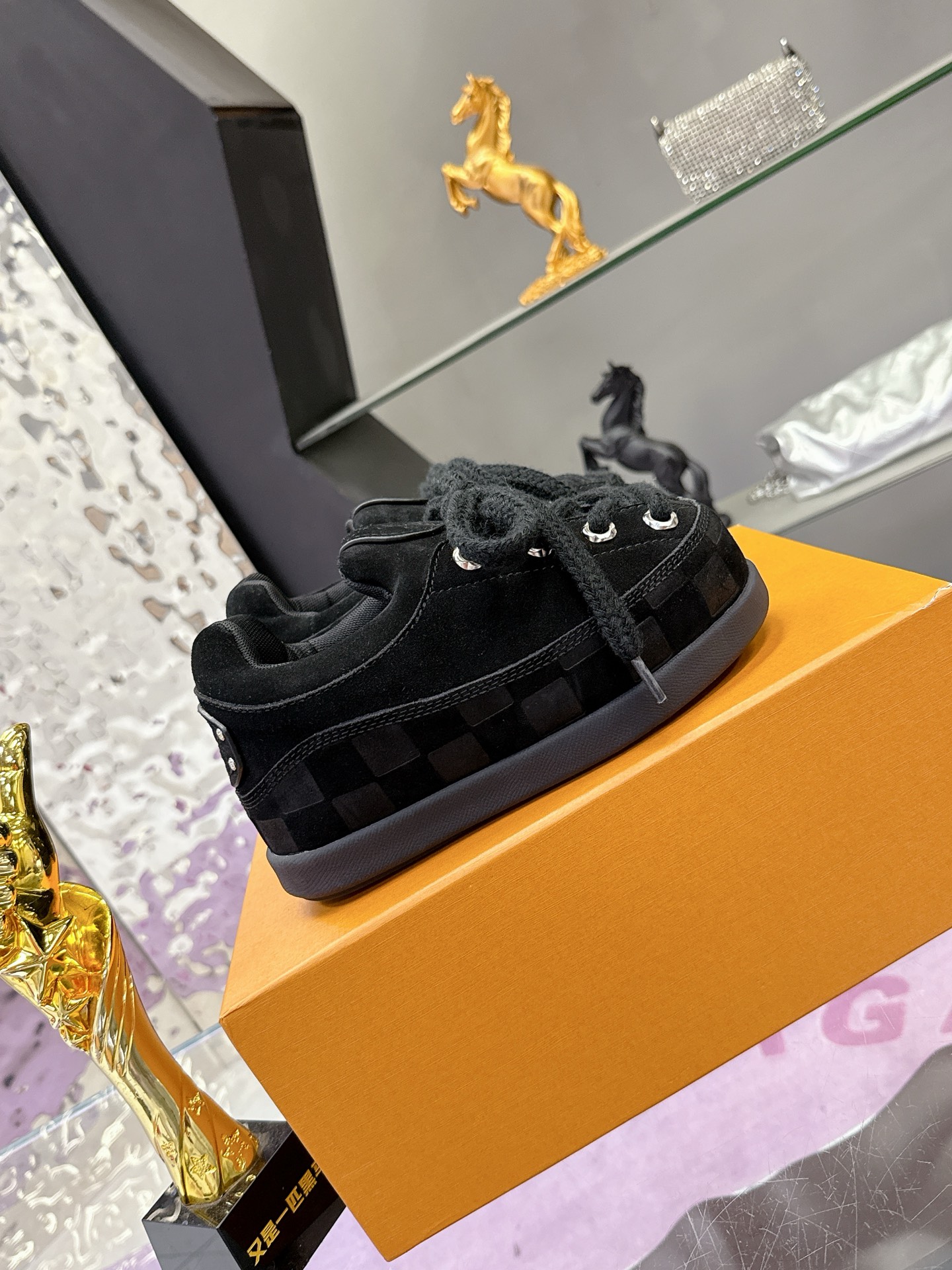 Louis Vuitton YETI コラボ スニーカー カップル向け