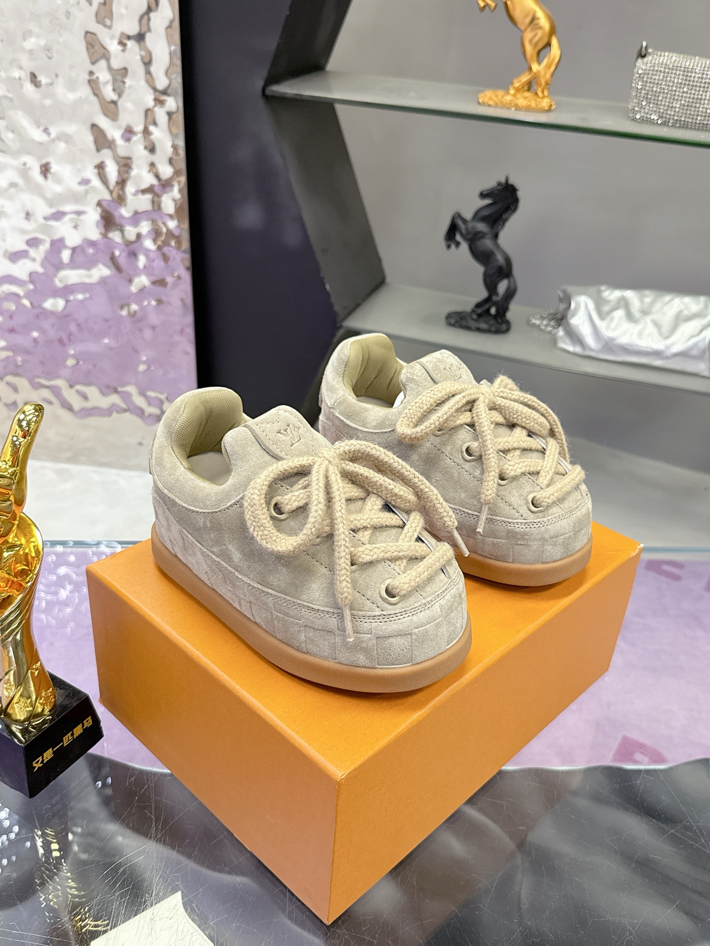 Louis Vuitton YETIコラボスニーカー 大人気カップルモデル