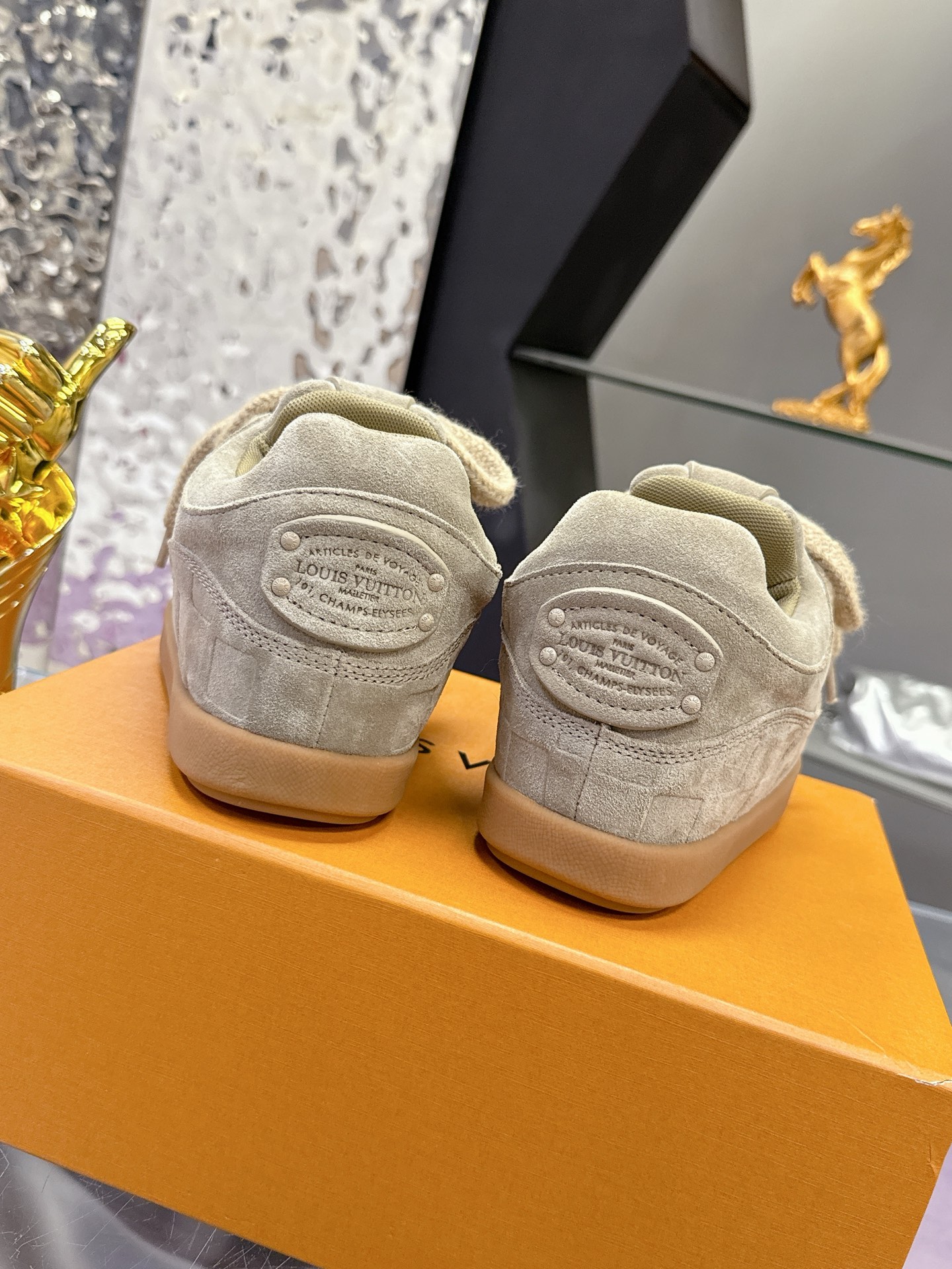 Louis Vuitton YETIコラボスニーカー 大人気カップルモデル