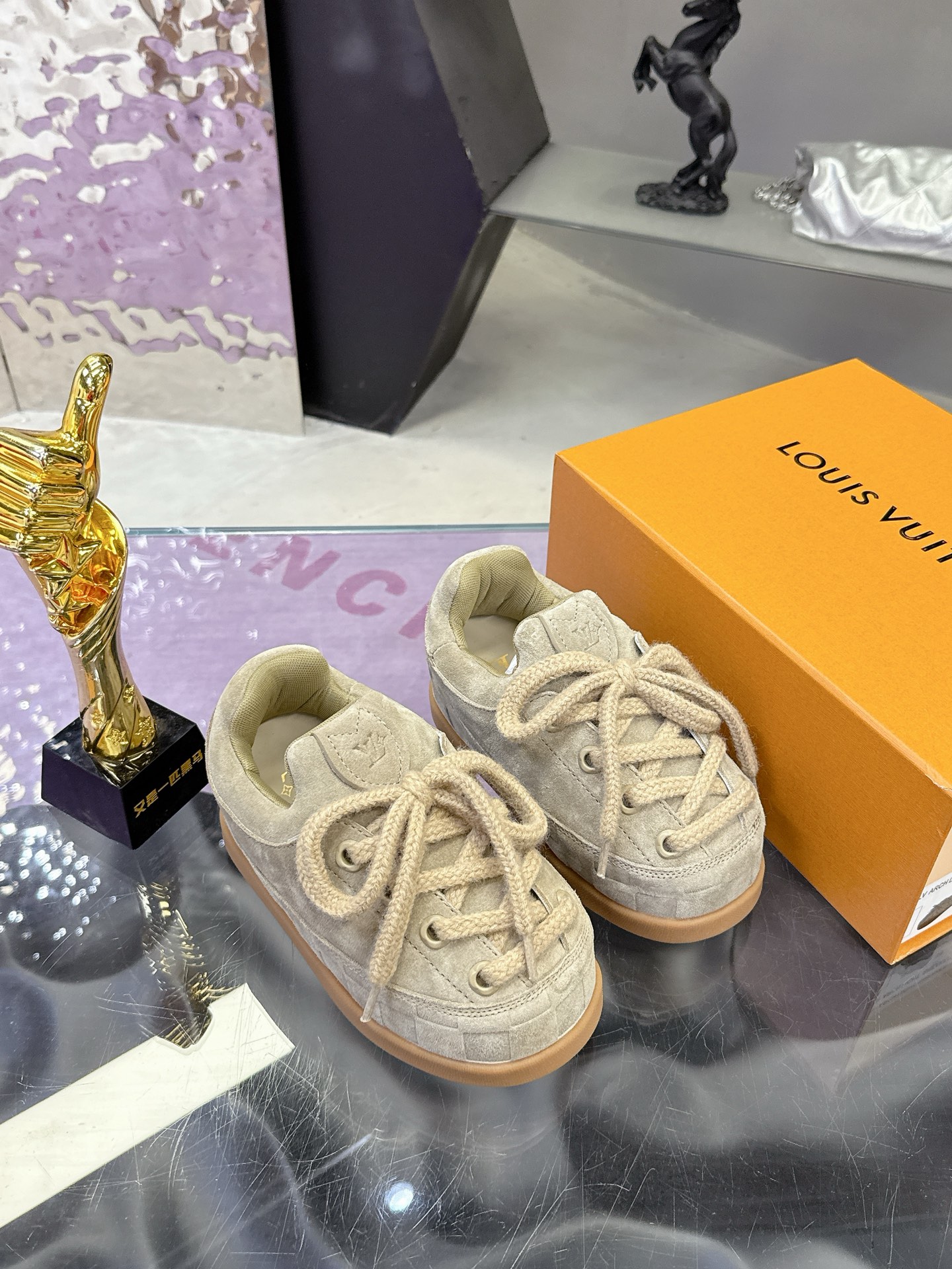 Louis Vuitton YETIコラボスニーカー 大人気カップルモデル