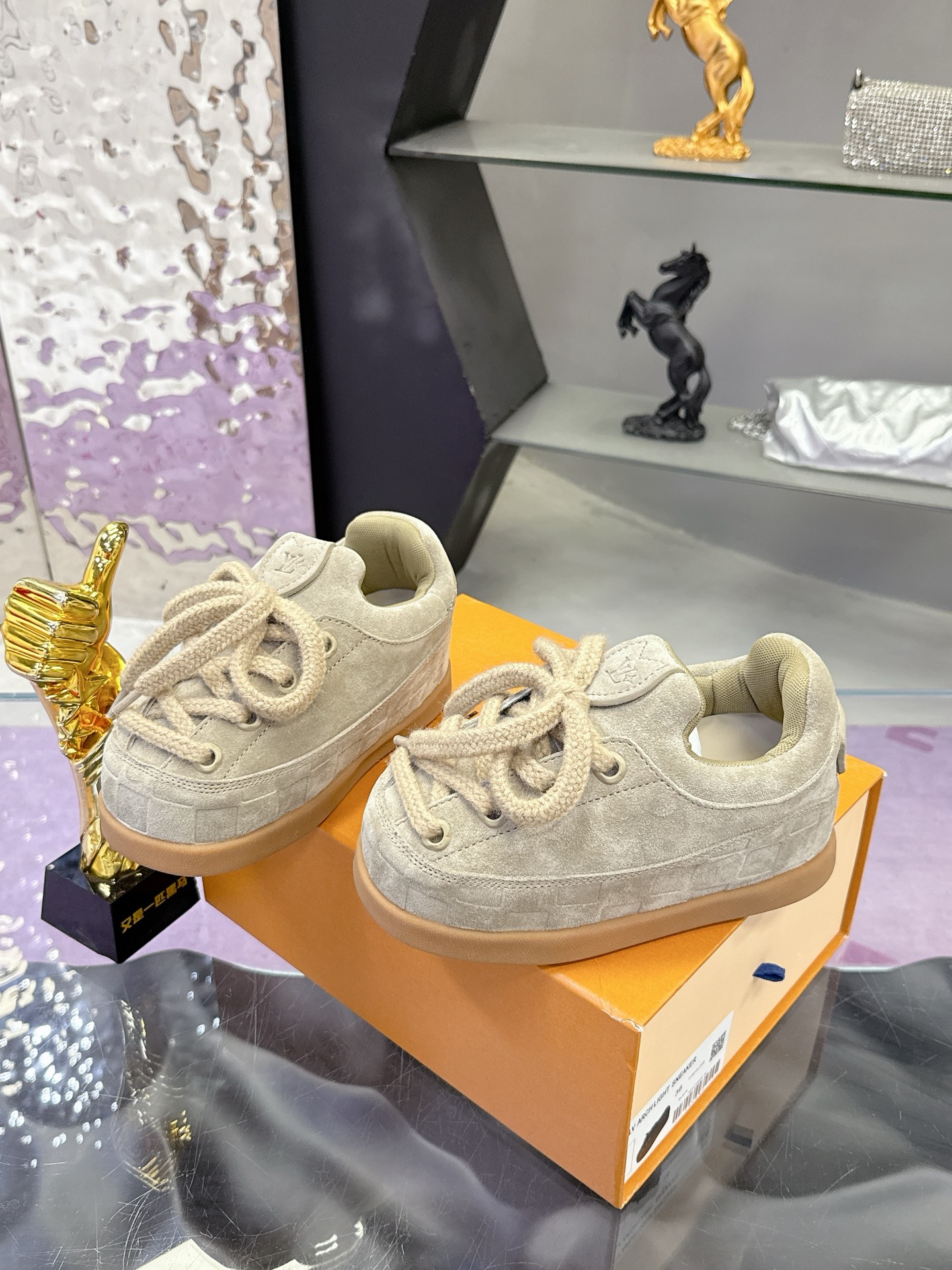 Louis Vuitton YETIコラボスニーカー 大人気カップルモデル