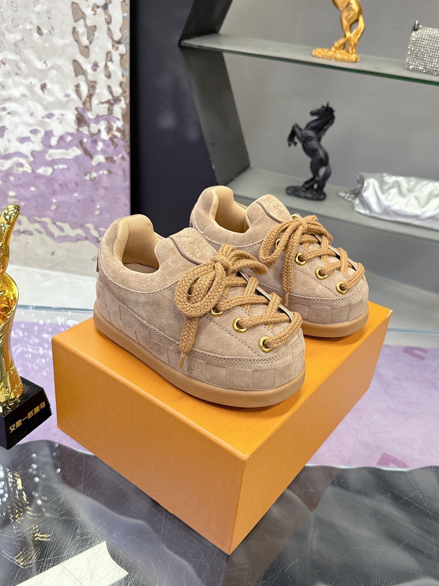 Louis Vuitton YETI コラボ スニーカー 大人気カップルモデル