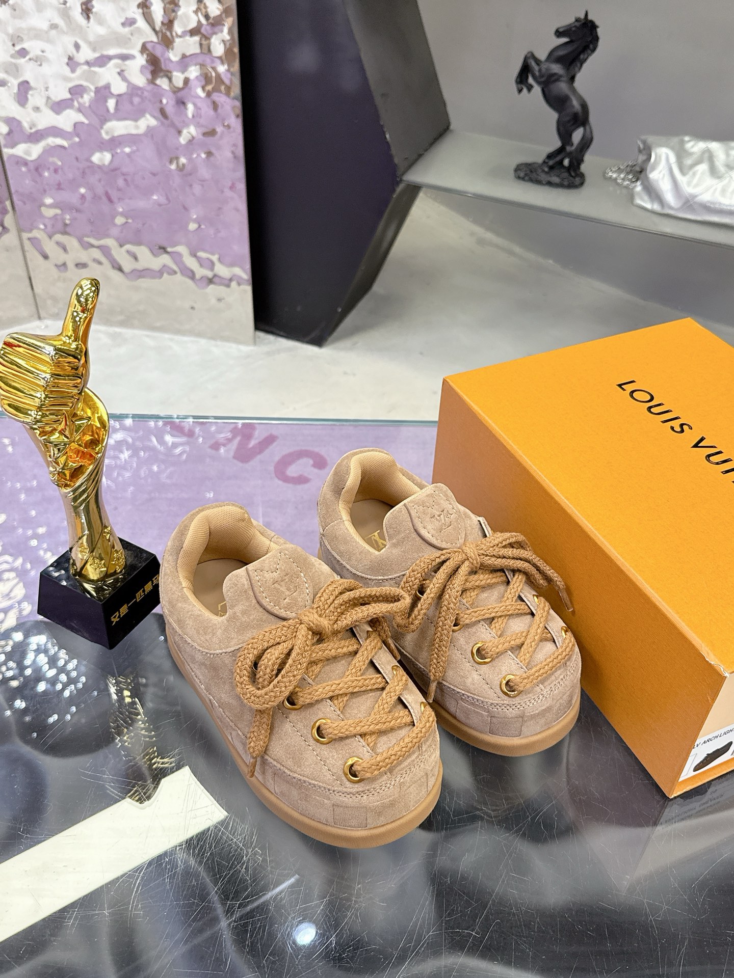 Louis Vuitton YETI コラボ スニーカー 大人気カップルモデル