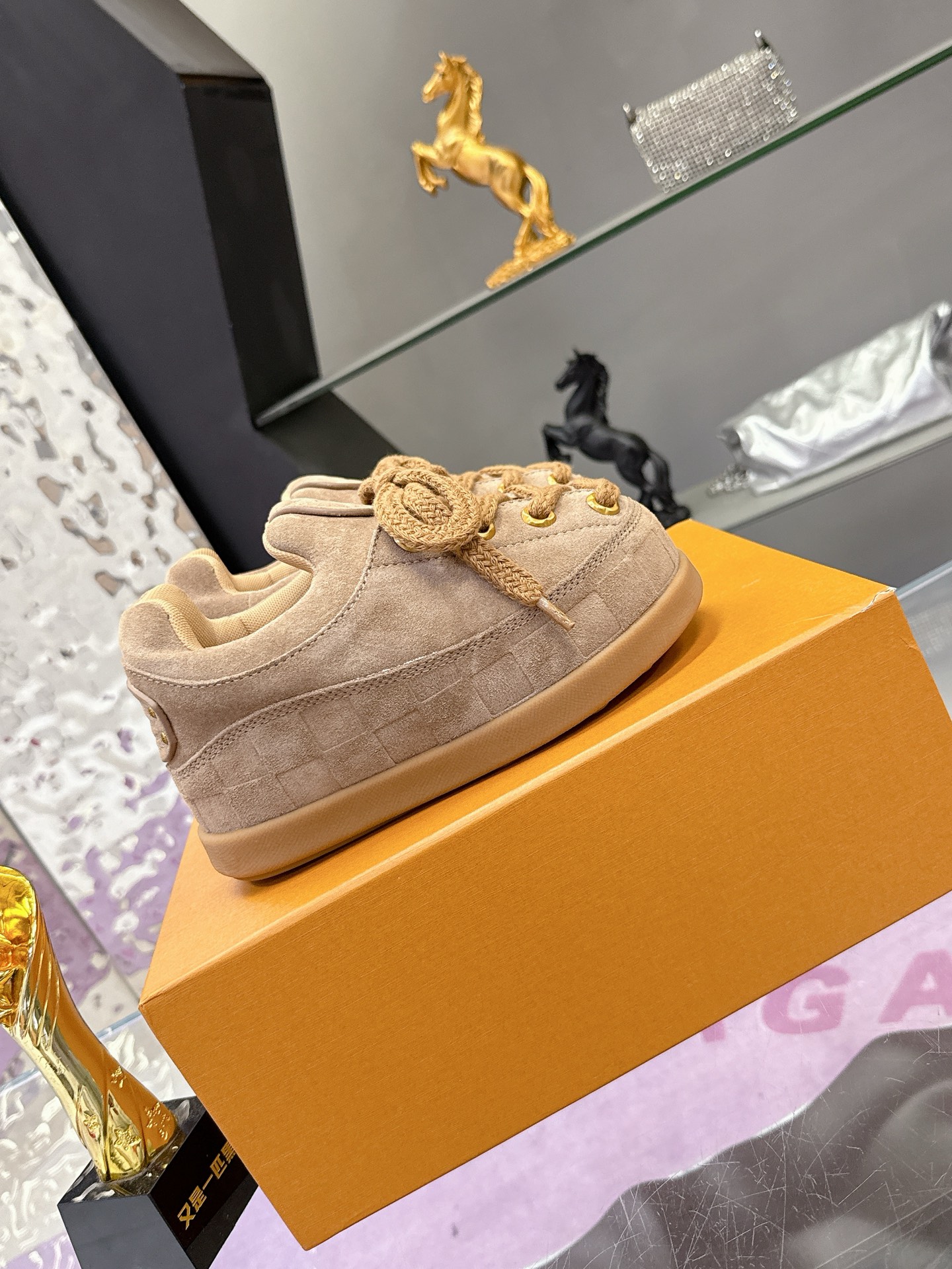 Louis Vuitton YETI コラボ スニーカー 大人気カップルモデル