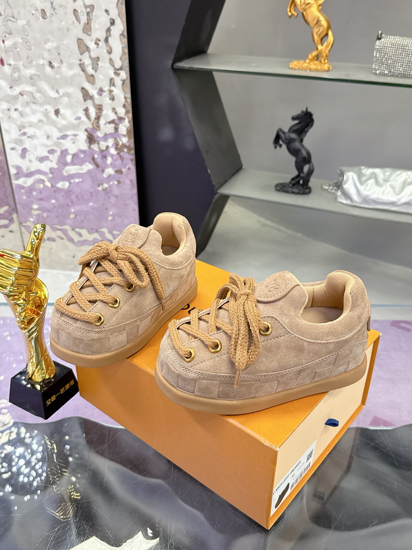 Louis Vuitton YETI コラボ スニーカー 大人気カップルモデル