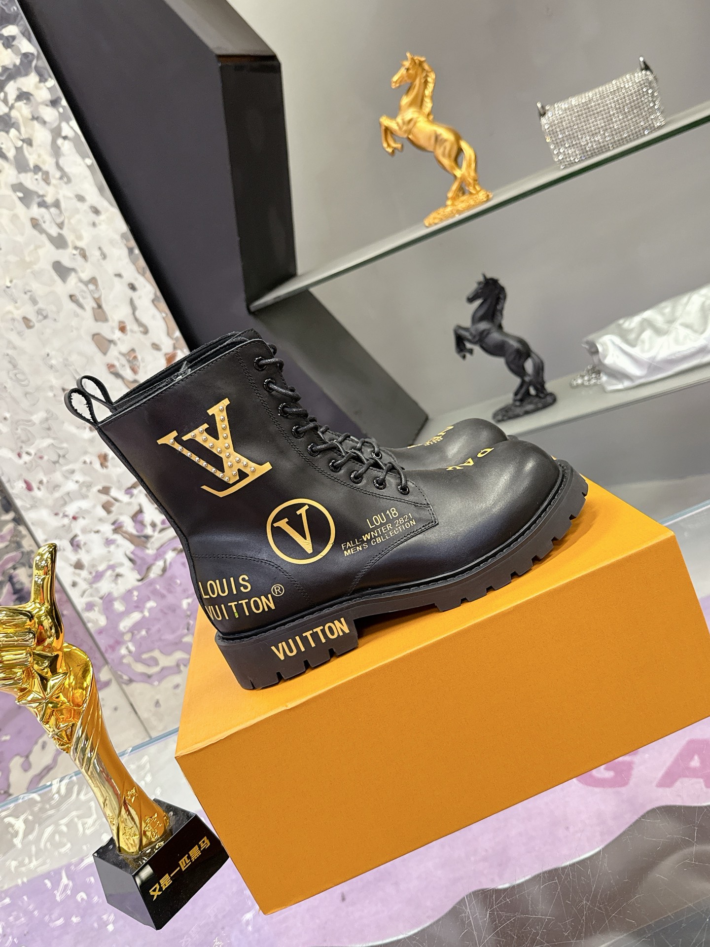 Louis Vuitton 涂鸦シリーズ カップル向けサイドジップ厚底シューズ