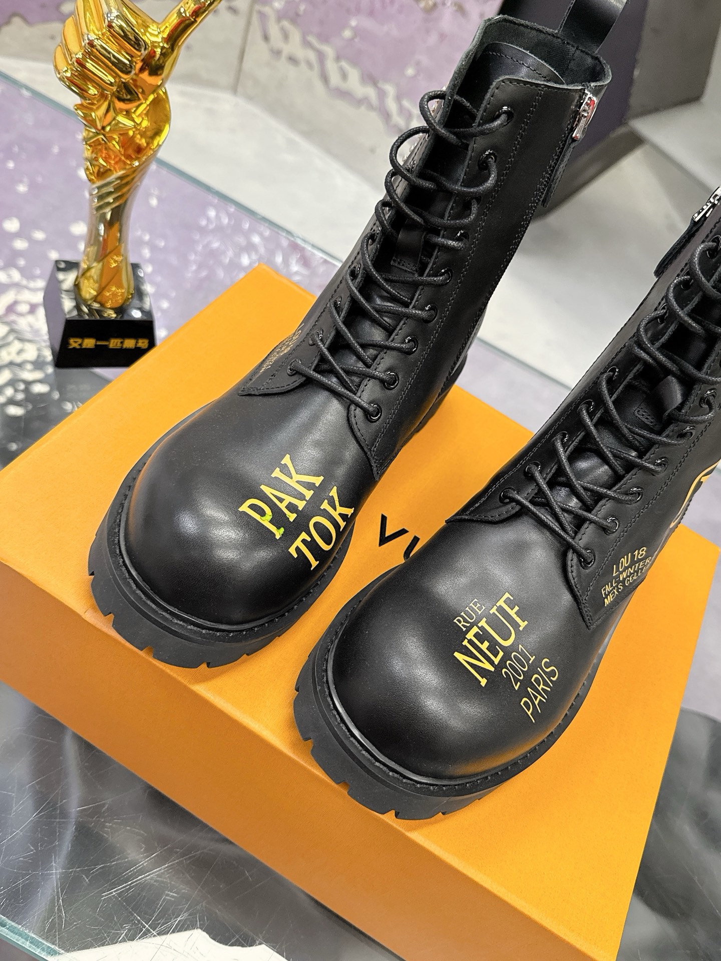 Louis Vuitton 涂鸦シリーズ カップル向けサイドジップ厚底シューズ