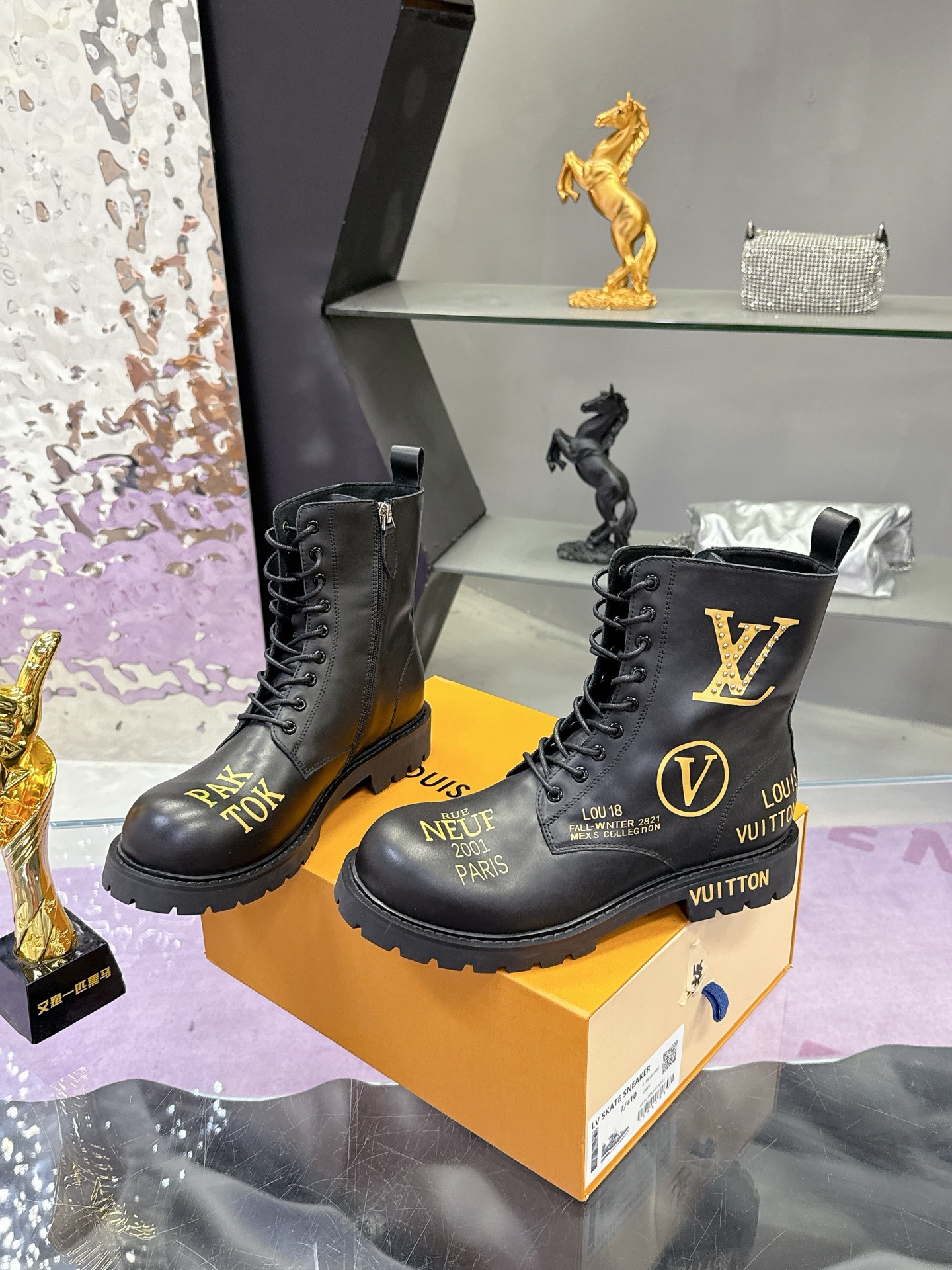 Louis Vuitton 涂鸦シリーズ カップル向けサイドジップ厚底シューズ