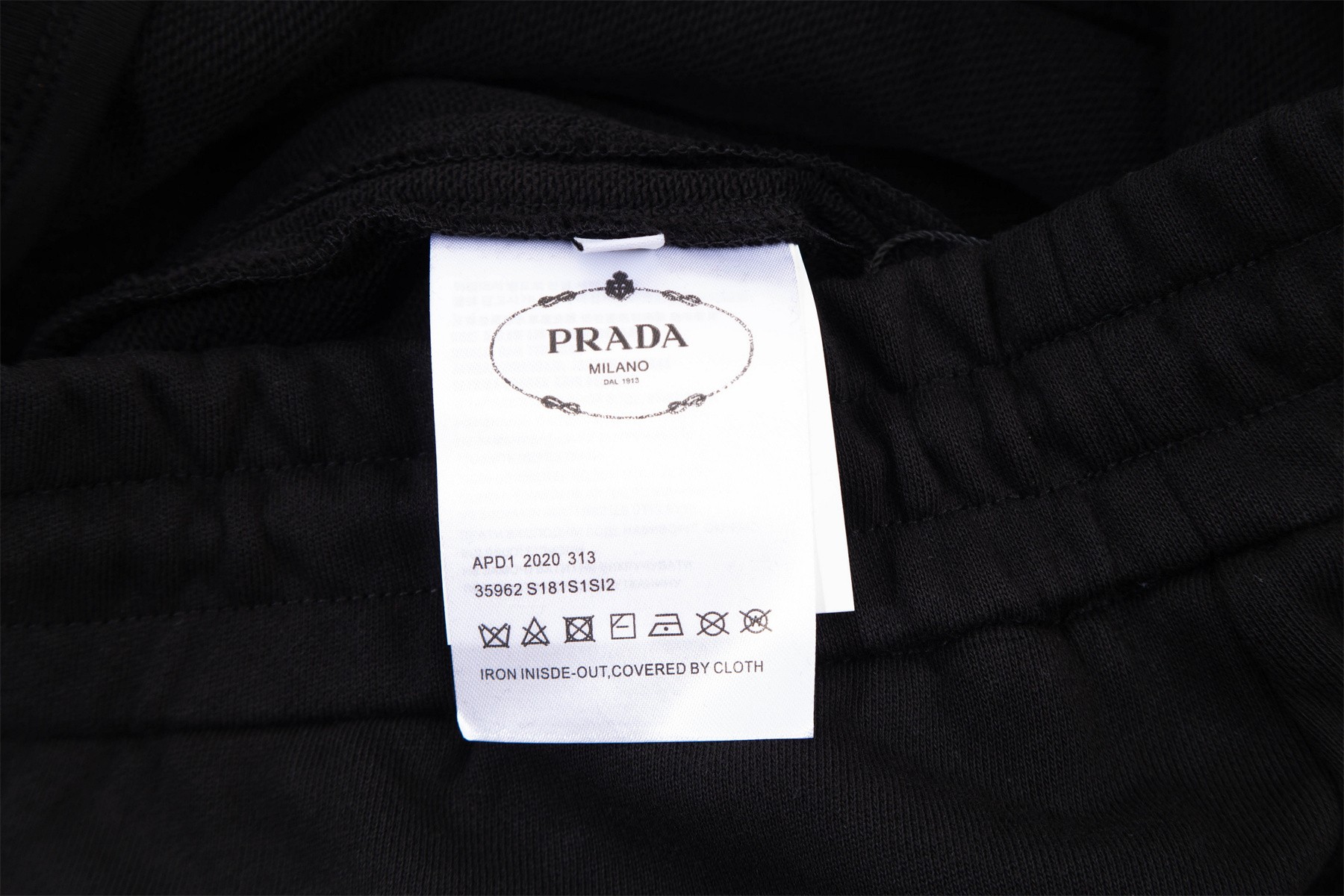 Prada/普拉达24ss 金属三角徽标织带串标短裤