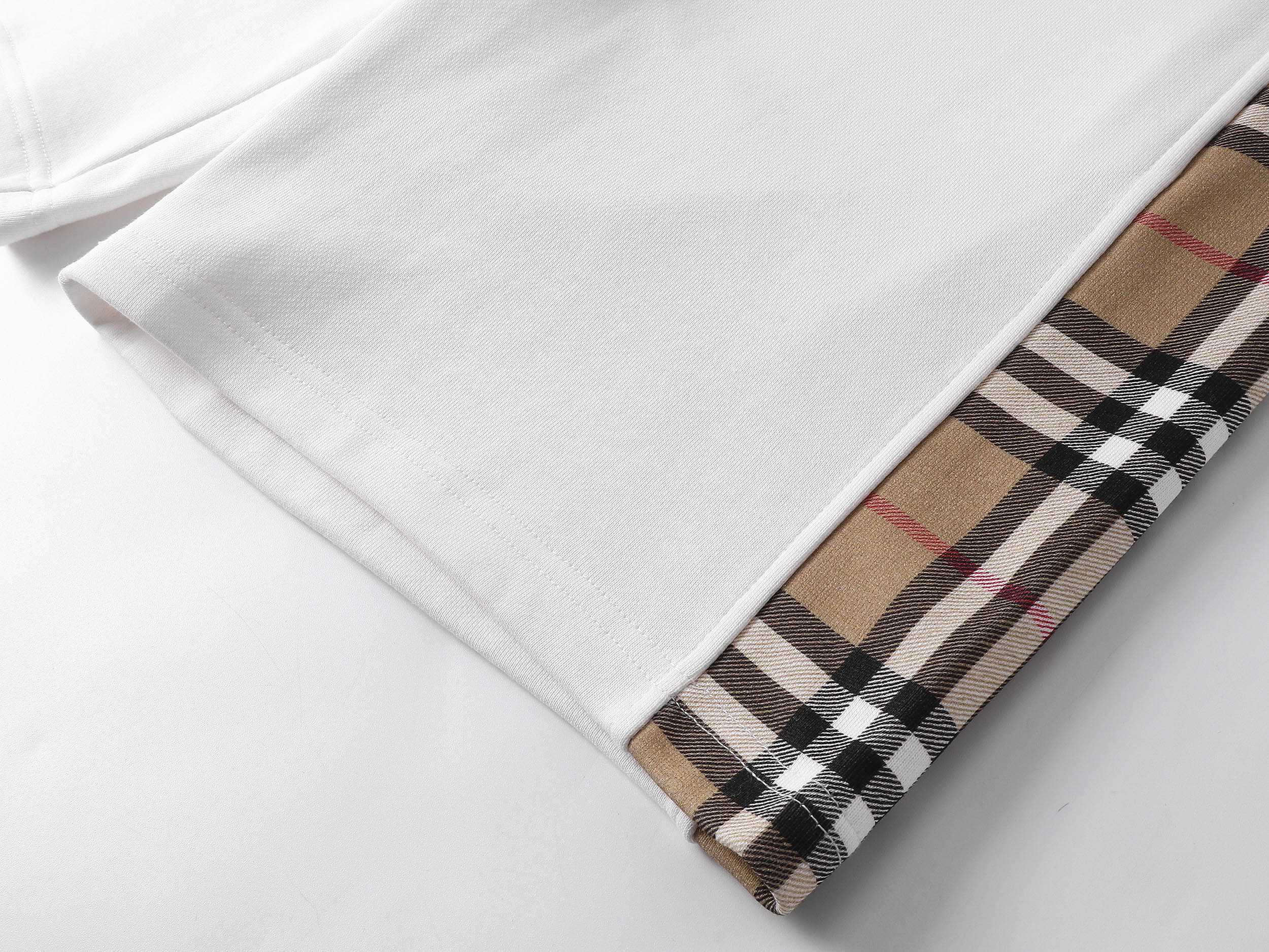 BURBERRY/巴宝莉 24FW经典侧边串标短裤 五分裤-Chinese UA Cheap High Quatity Brand Clothes Bags handbags Sneakers wholesale wholesaler seller from China Factory suppliers Fashion Clothing Shoes best Quality Beautiful Price BURBERRY/巴宝莉 24FW经典侧边串标短裤 五分裤