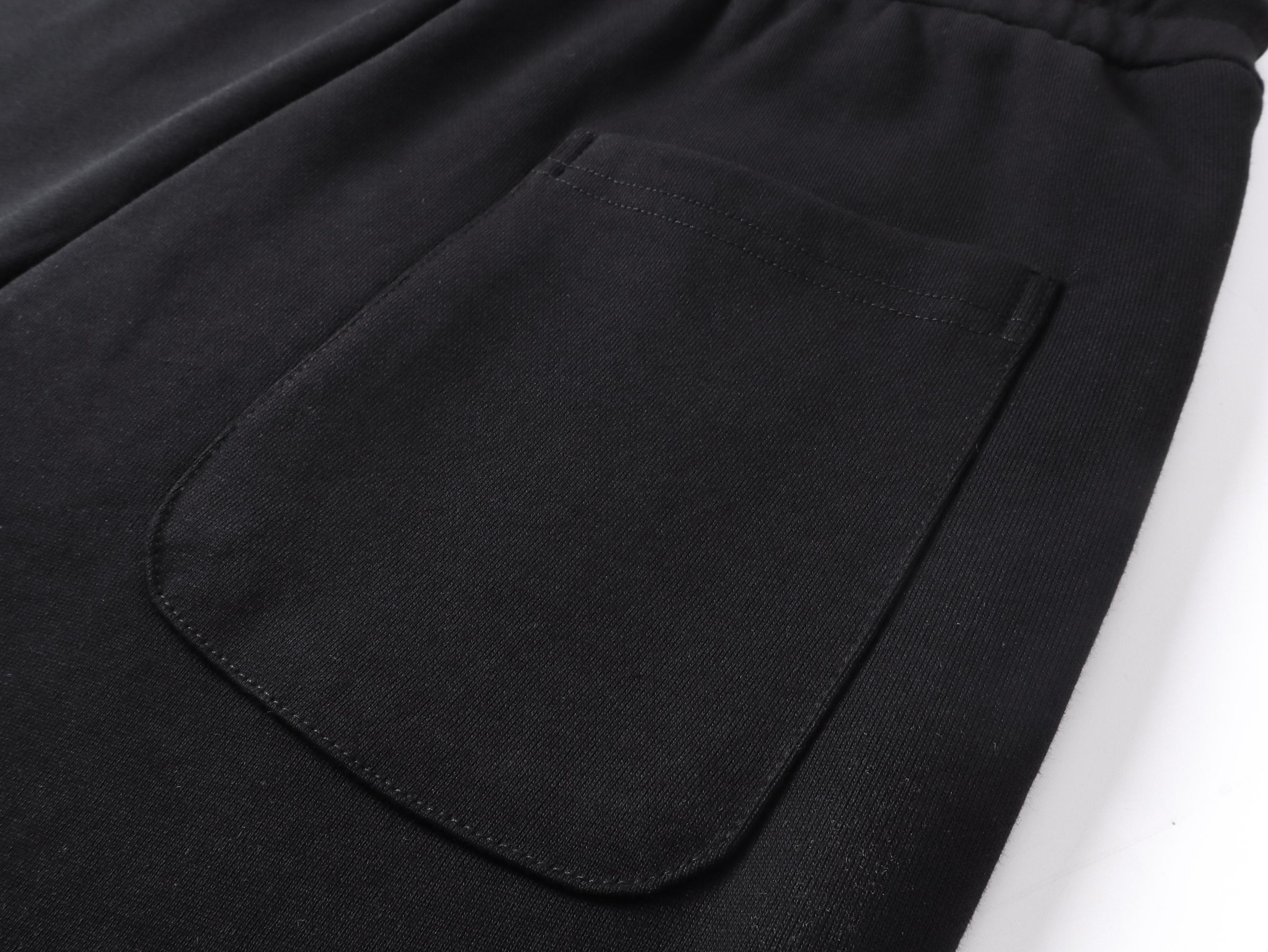 Burberry/巴宝莉 25ss 战马刺绣短裤黑色 白色 宽松版型-Chinese UA Cheap High Quatity Brand Clothes Bags handbags Sneakers wholesale wholesaler seller from China Factory suppliers Fashion Clothing Shoes best Quality Beautiful Price Burberry/巴宝莉 25ss 战马刺绣短裤黑色 白色 宽松版型