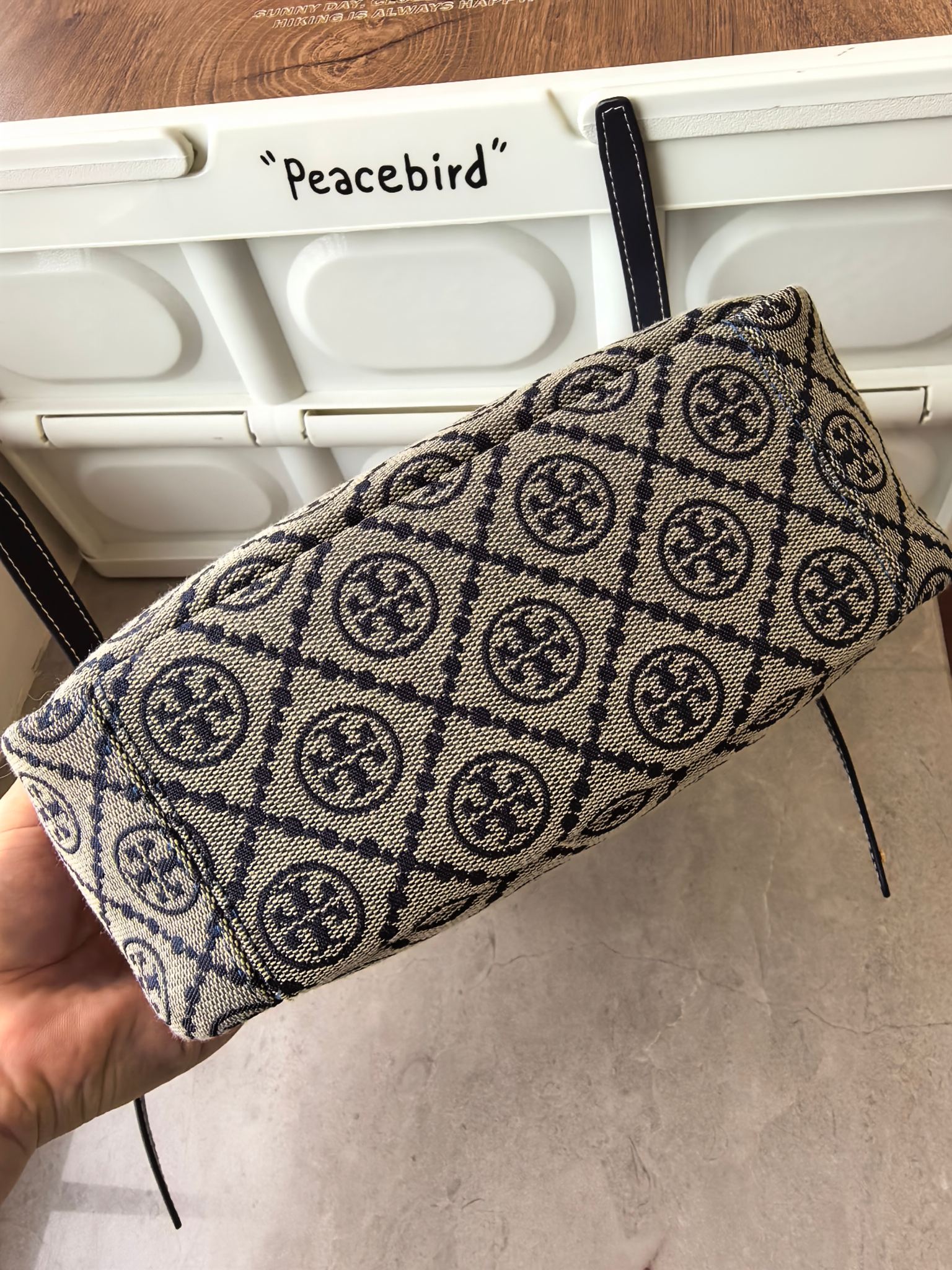 Tory Burch Toryburch全新抽绳购物托特ROMY手提斜挎水桶包 采用细腻厚实的头层牛皮材质