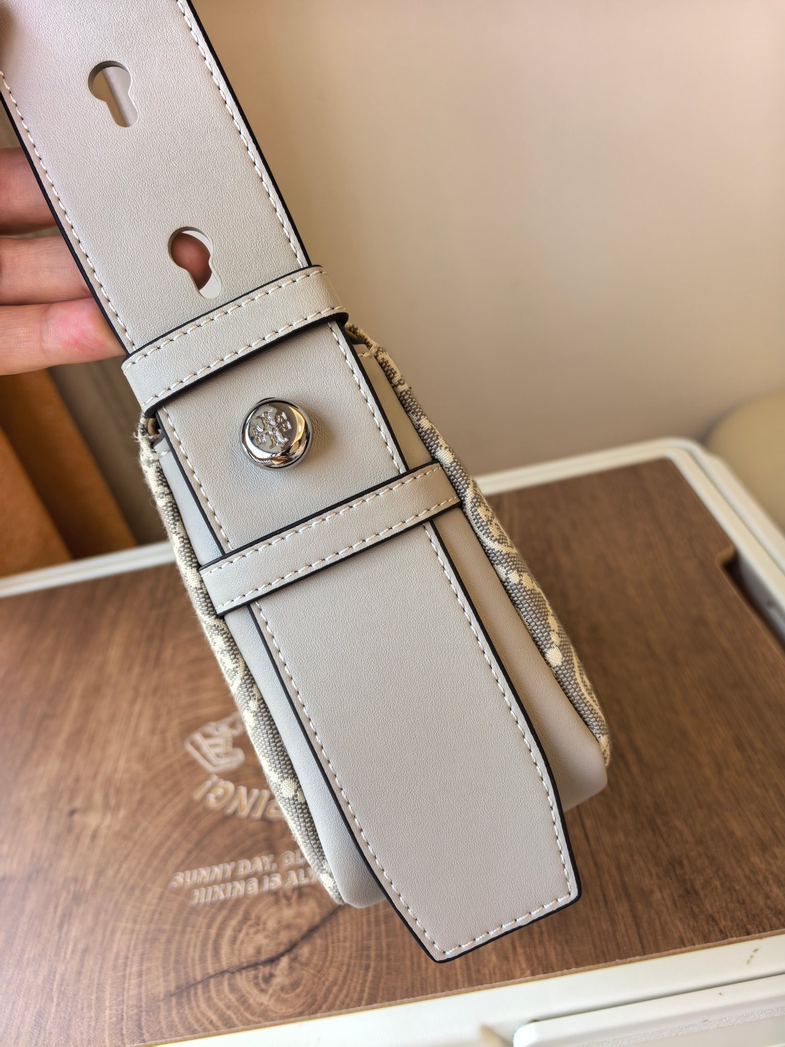 Tory Burch ～ 编号907款单肩手提包 海军蓝老花配皮