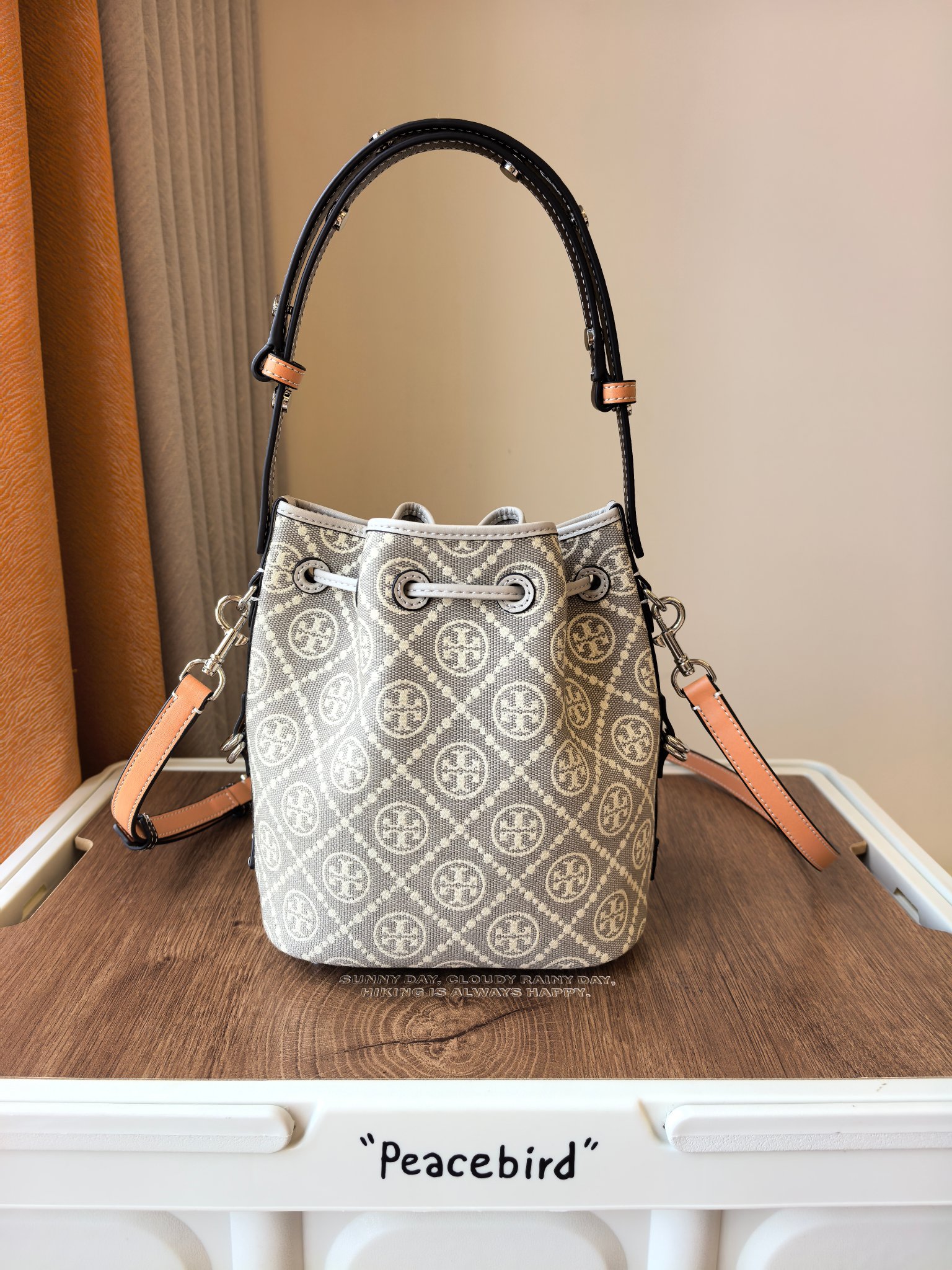 Tory Burch ToryBurch（新款1615A）老花水桶包 TMonogram图案 融合提花织物