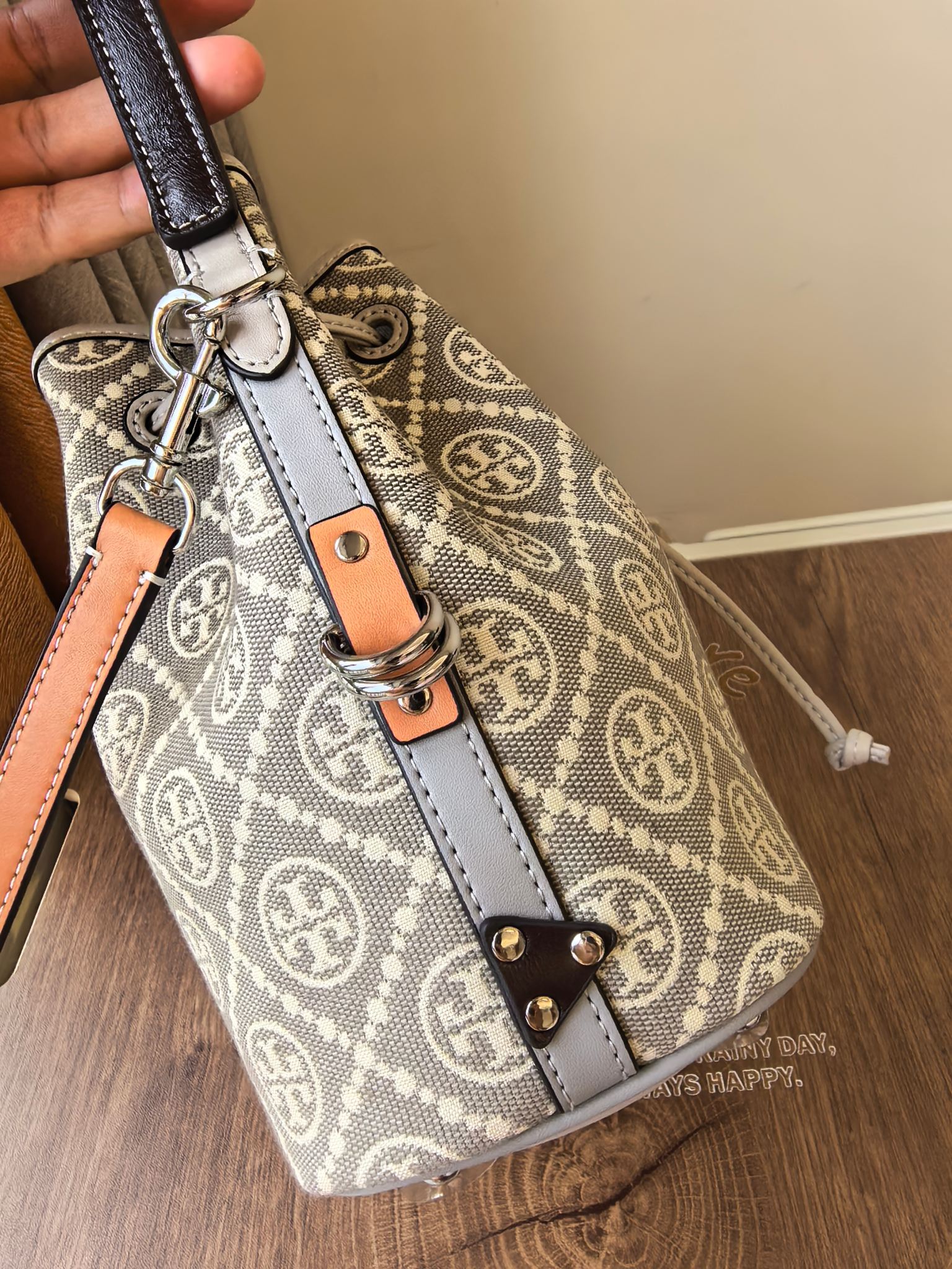 Tory Burch ToryBurch（新款1615A）老花水桶包 TMonogram图案 融合提花织物