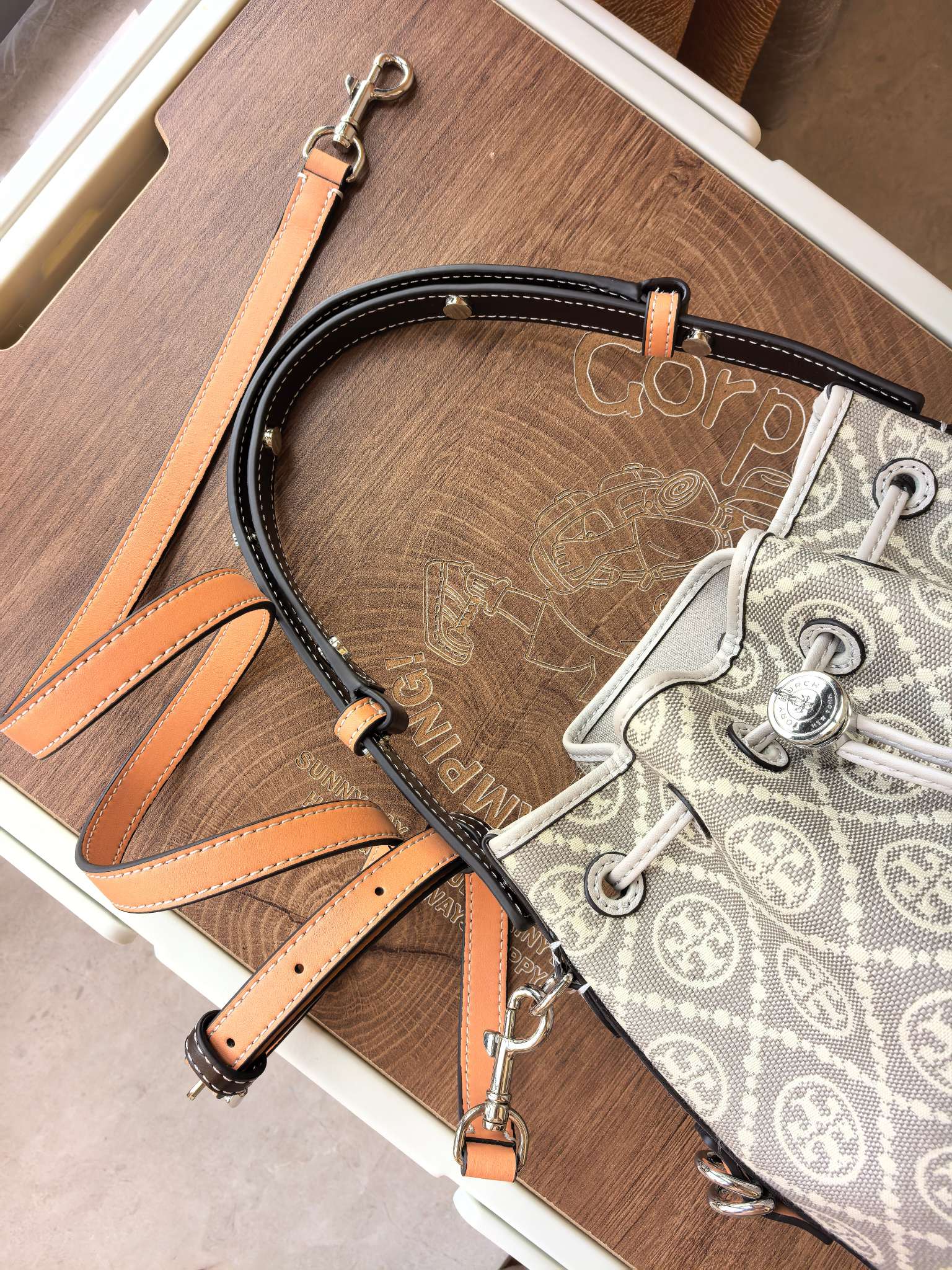 Tory Burch ToryBurch（新款1615A）老花水桶包 TMonogram图案 融合提花织物