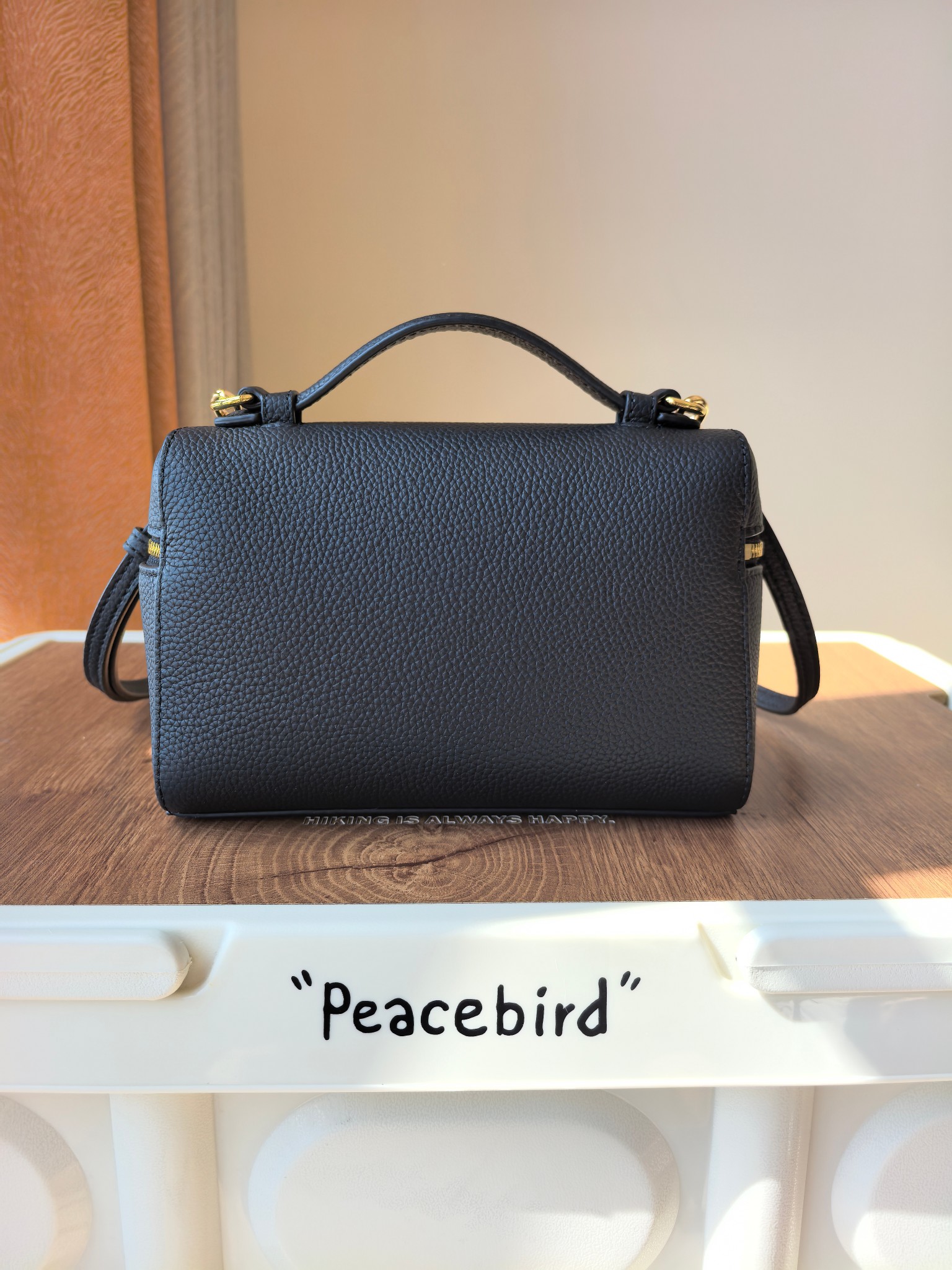 Tory Burch 1923款手提包盒子包TORY BURCH 采用黑色荔枝纹皮质 带有金色金属装饰和手提设计