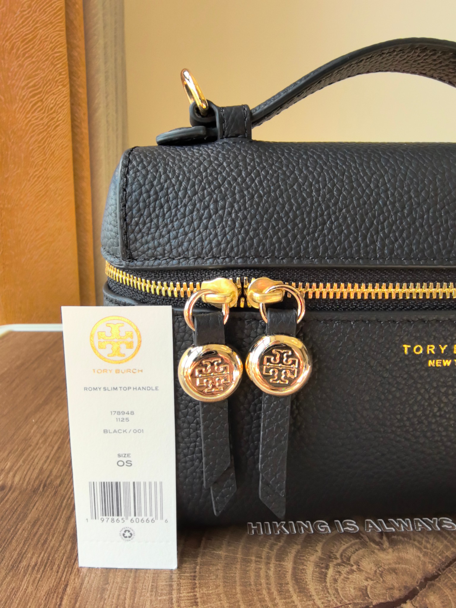 Tory Burch 1923款手提包盒子包TORY BURCH 采用黑色荔枝纹皮质 带有金色金属装饰和手提设计