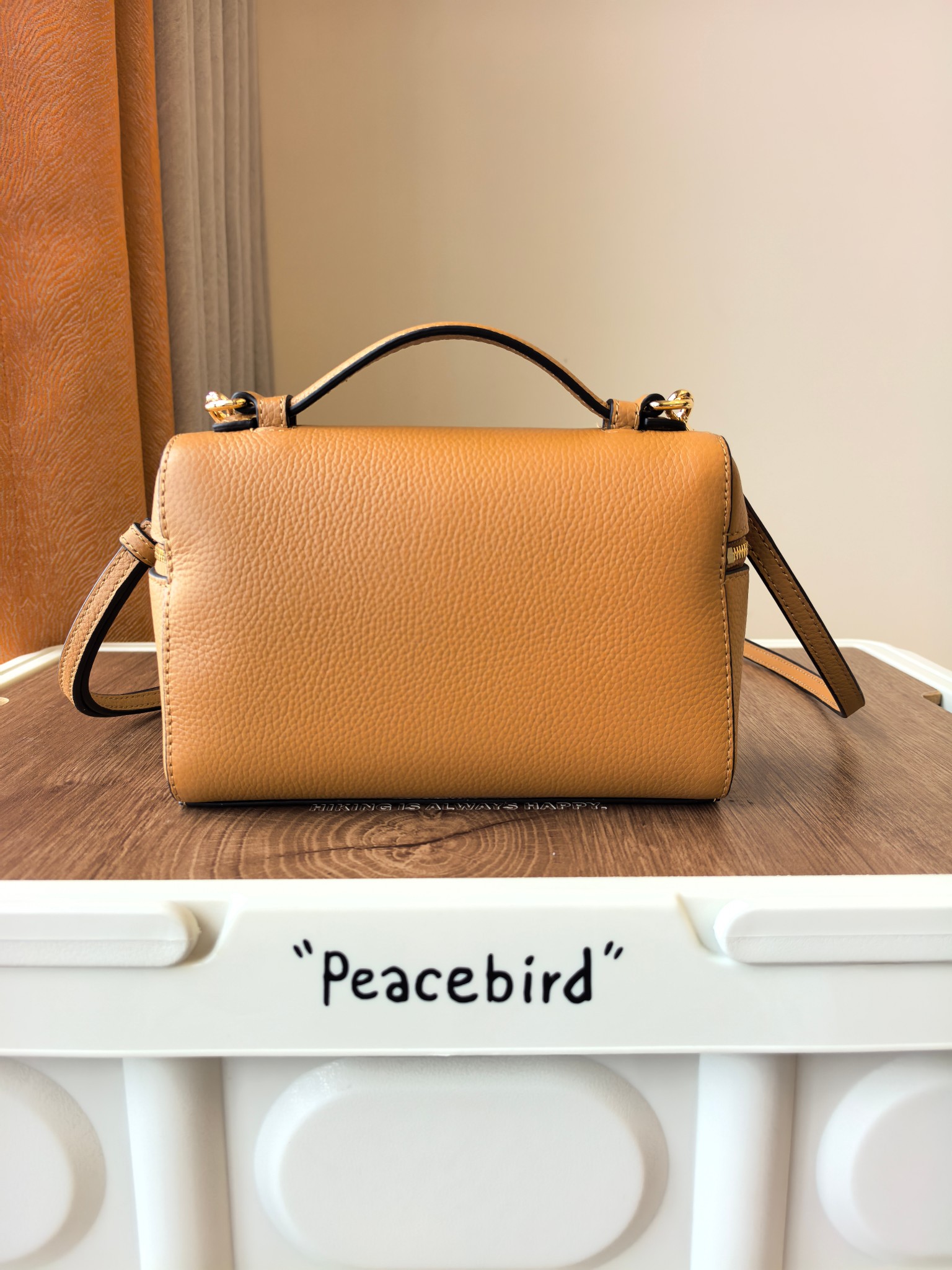 Tory Burch 1923款手提包盒子包TORY BURCH 采用黑色荔枝纹皮质 带有金色金属装饰和手提设计