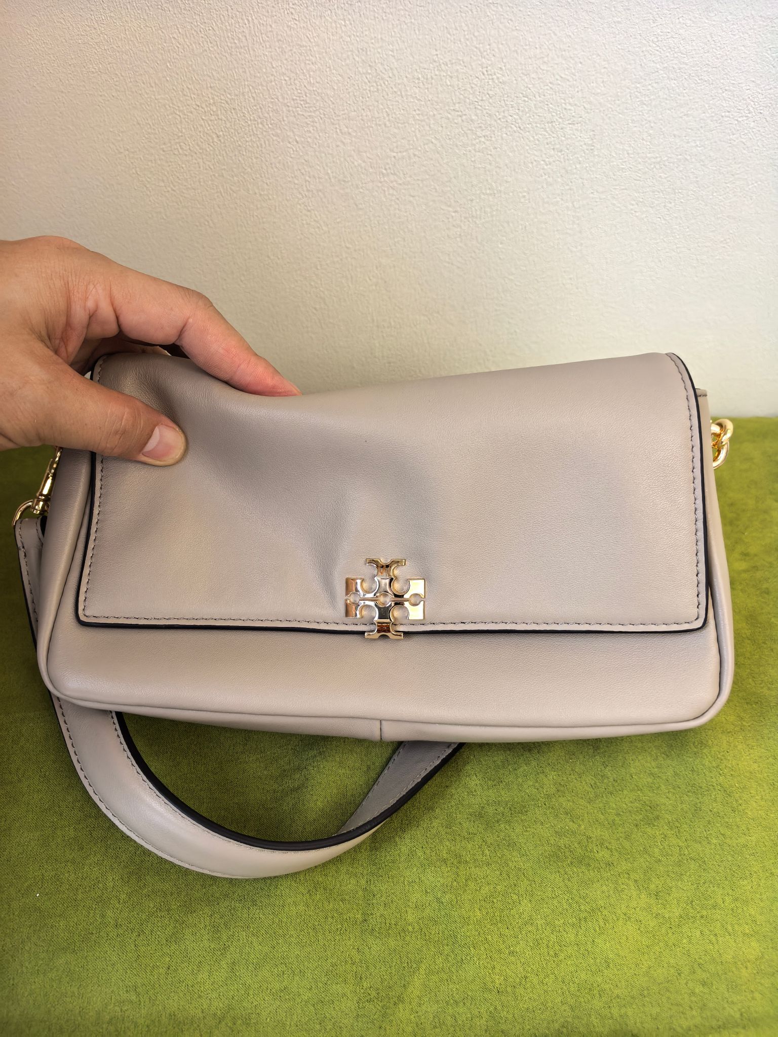 Tory Burch 1515 小号 Charlie 肩背包