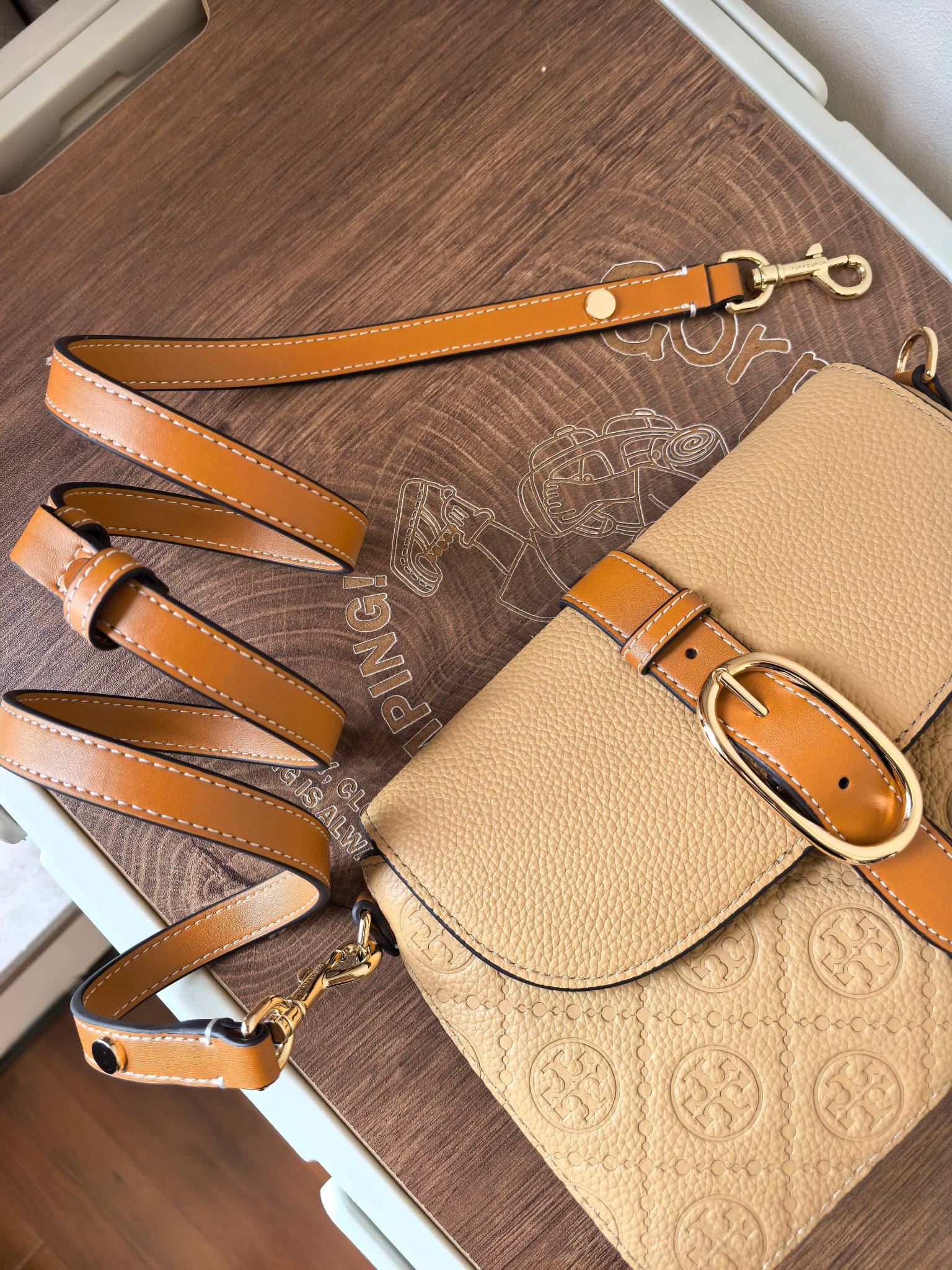 Tory Burch 编号1627TORY BURCH新款马鞍包+双色百搭，马年必入
