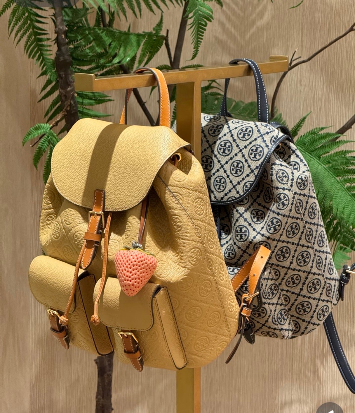 Tory Burch 编号705 这两只双肩包我真的选不出来 一个温柔优雅，一个