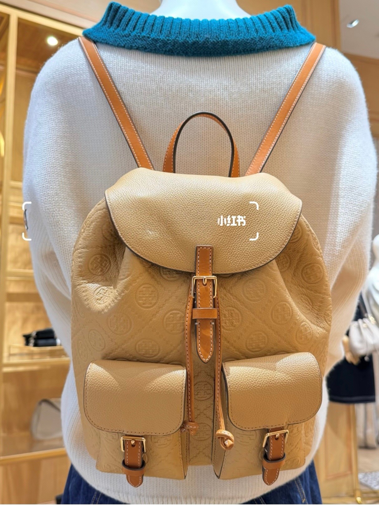 Tory Burch 编号705 这两只双肩包我真的选不出来 一个温柔优雅，一个