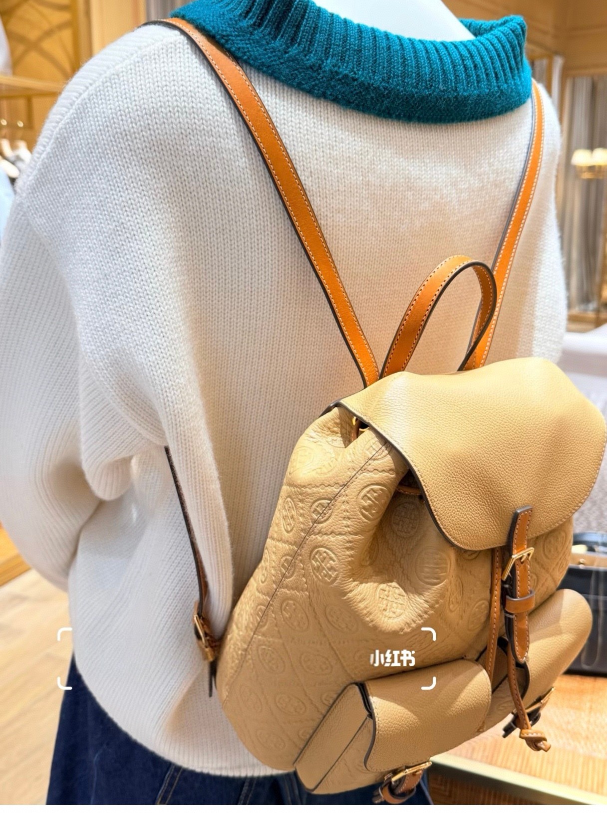Tory Burch 编号705 这两只双肩包我真的选不出来 一个温柔优雅，一个