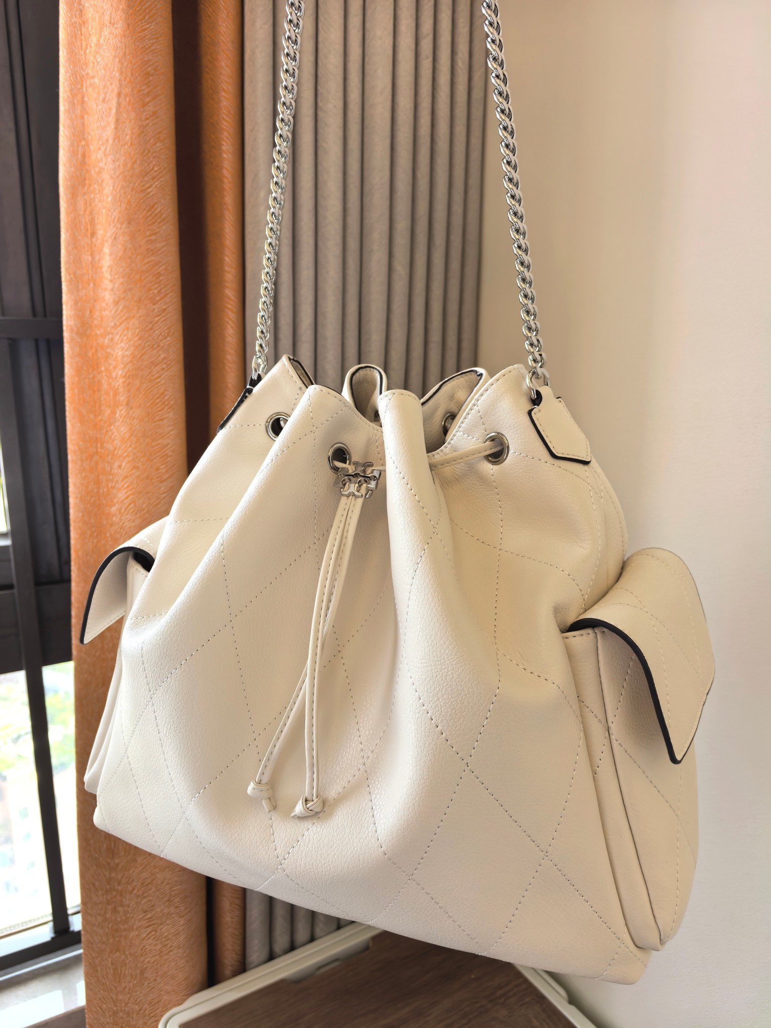 Tory Burch ToryBurch CHARLIE 大号绗缝抽绳肩背包