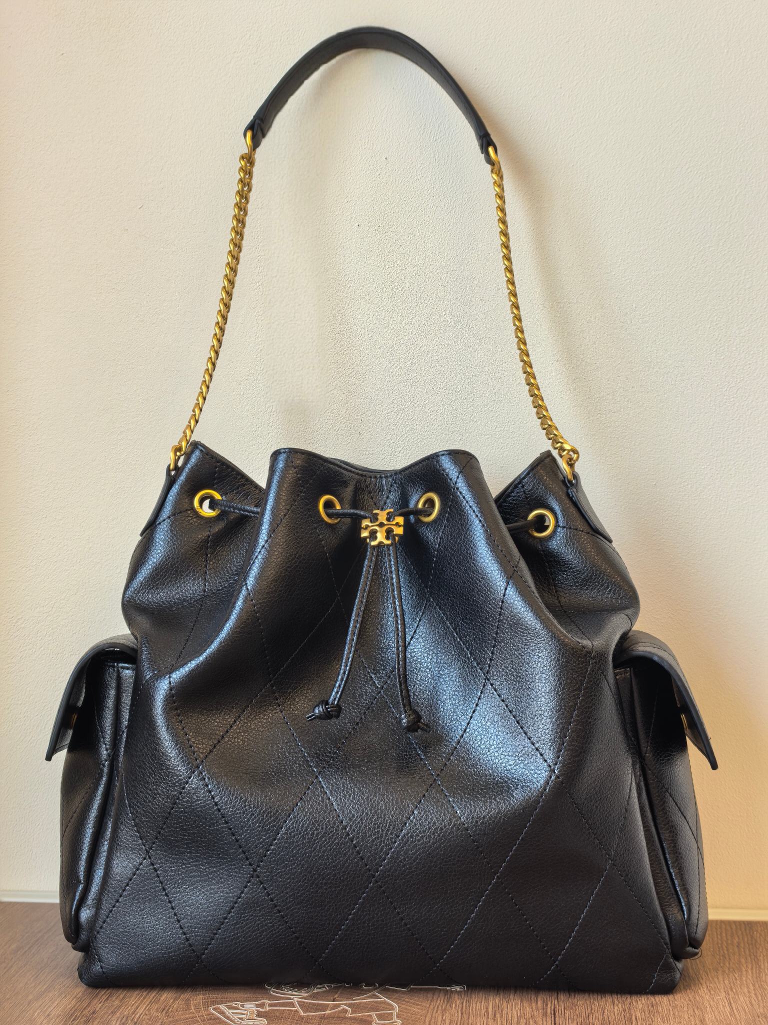 Tory Burch ToryBurch CHARLIE 大号绗缝抽绳肩背包