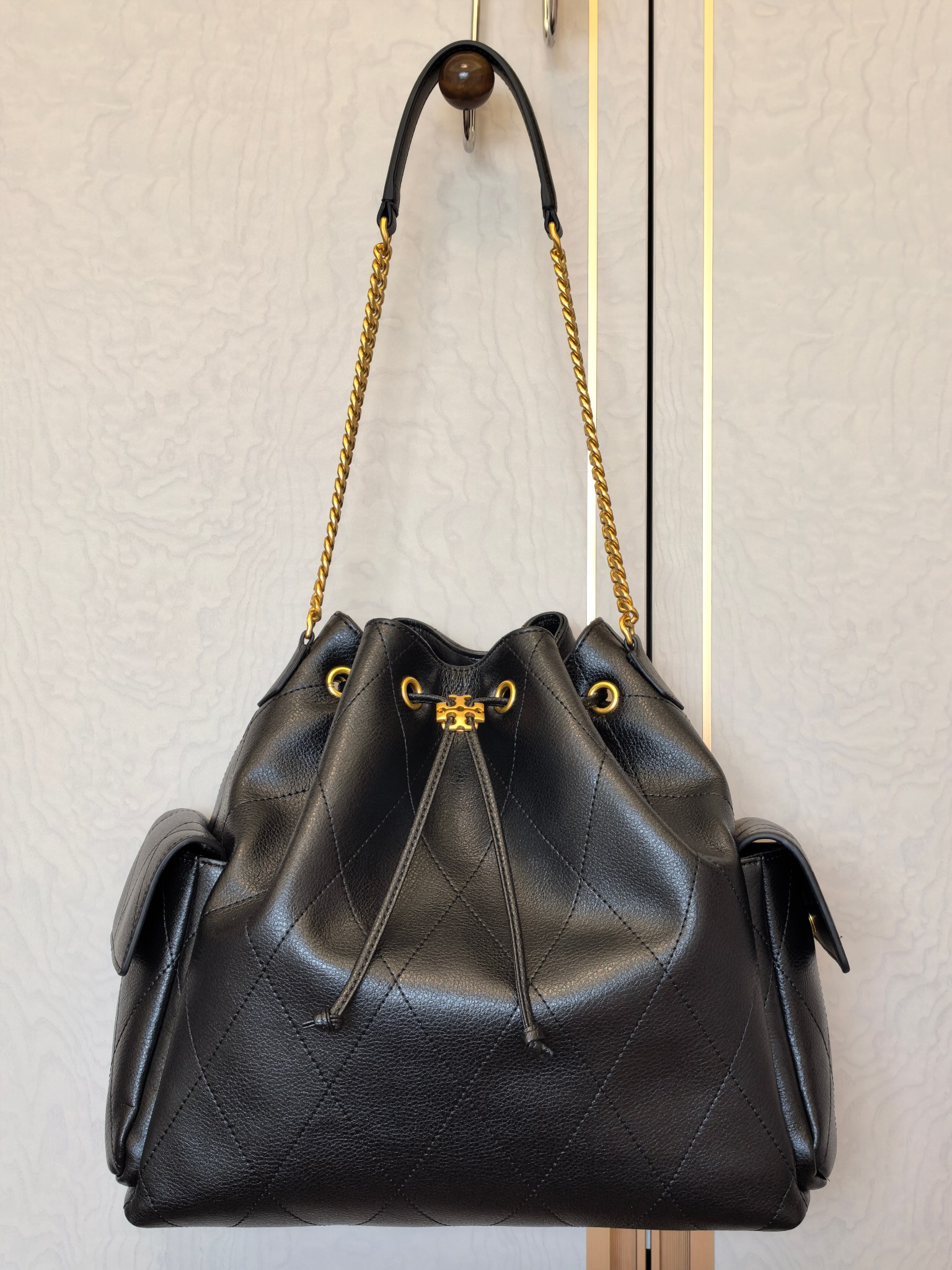 Tory Burch ToryBurch CHARLIE 大号绗缝抽绳肩背包