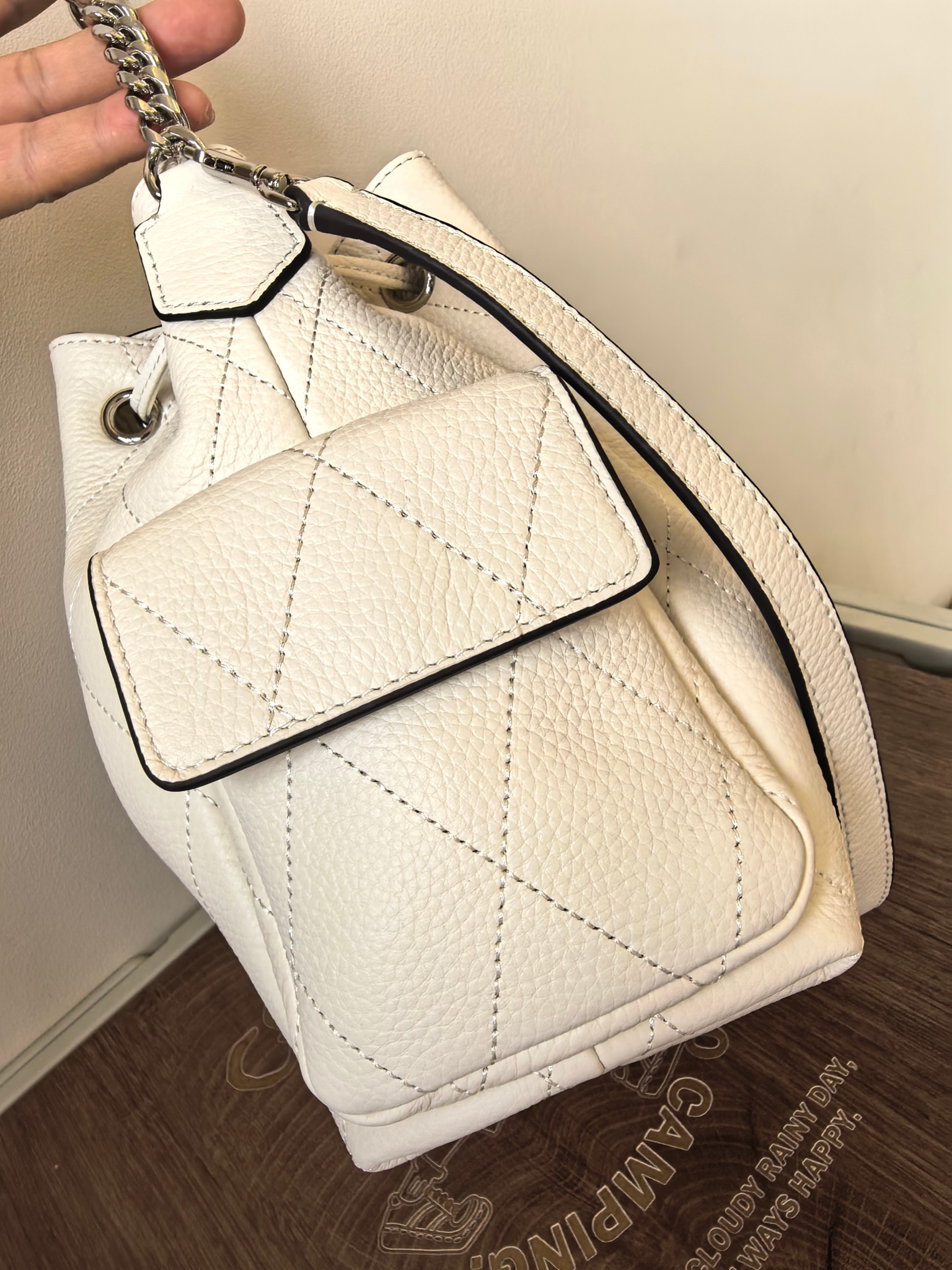 Tory Burch 1517小号TB汤丽柏琦Charlie奶油白大小号淡奶油色 跟个小蛋糕 刚到货有行程就Q我吧谢谢啦