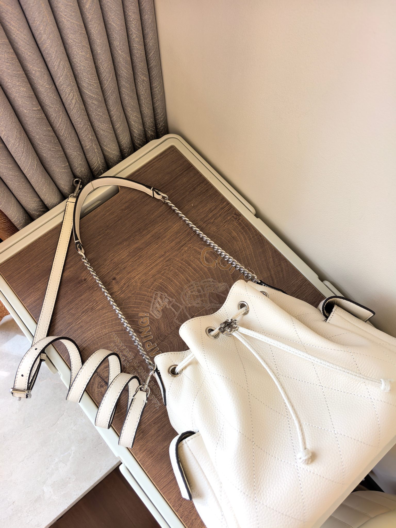 Tory Burch 1517小号TB汤丽柏琦Charlie奶油白大小号淡奶油色 跟个小蛋糕 刚到货有行程就Q我吧谢谢啦
