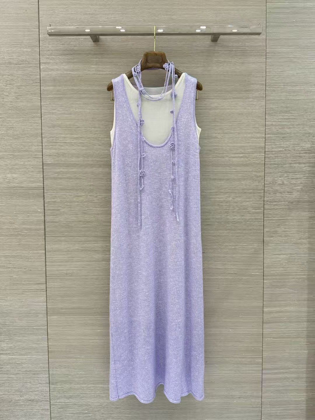 NO:860921,High-end original quality ER high-intellectual wear!  26 spring and summer new knitted two-piece design dress, elegant U-neck color vest dress, high-end item!  The three-dimensional small flower hand-hook woven belt decoration is casual and elegant. It has a gentle and extremely elegant tone. The texture of imported cashmere, linen and silk yarn is super delicate and soft!  The temperament goddess must receive payment!  It’s a versatile item with both sweet and salty temperament, so make a big purchase!  S size bust 88, skirt length 125. SML, women's clothing, skirts,19860909高端原单品质ER高智感穿搭！26春夏新品针织两件套设计连衣裙,气质U领配色背心连衣裙高级单品！立体小花花手工勾织带装饰随性优雅.温柔极致优雅的调调.进口羊绒亚麻蚕丝纱线质感超级细腻柔软！气质女神必收款！可甜可盐气质百搭单品,大单子甩过来！S码胸围88,裙长125.SML,女装,skirts,,Women's clothing