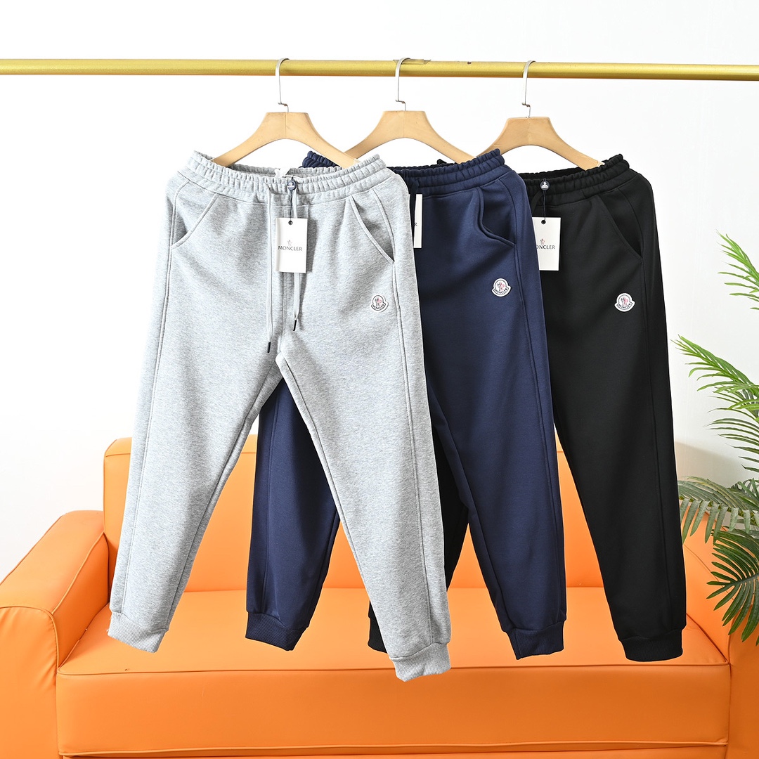 NO:115902,Model number: 4009# Moncler New winter velvet thickened warm casual sports sweatpants!  It uses the original imported pure cotton and velvet composite fabric of the counter, which has a strong warmth and skin-friendly locking temperature. When you wear it, you can enjoy the warmth of being hugged immediately. You can spend the winter with a pair of pants!  This cold-resistant velvet pants only use pure natural cotton fabric, which is skin-friendly and comfortable, relaxed and free. It is super thick velvet pants. It is not easy to shed hair, and the fluff is very delicate and fast to gather heat. It cycles and controls the temperature, effectively locks the body's moisture into heat and continues to heat up. Keep warm all the time and feels no longer a hint of cold on the lower body!  Three-dimensional cutting, exquisite workmanship, simple and versatile classic logo, complete with three standards!  Highly recommended for good products!  !  !  !  !  Color: Gray Navy Black Size Waist Hip Pants Length Recommended Weight M68 51 92100-115 L 71 53 94115 -130 XL 74 55 96130-150 2XL 77 57 98150-165 3XL 80 59 100 165-180 4XL 84 61 101180-200 5XL 88 63 102200-220 There is a 1-2CM error in pure manual measurement!  !  ,,christian louboutin,moncler,alexander wang19860909款号:4009# Moncler 蒙口冬季新款加绒加厚保暖休闲运动卫裤！ 采用专柜原厂进口纯棉加绒复合面料,保暖度极强亲肤锁温,穿上即刻享受被拥抱的温暖,一条裤子就可以过冬天！ 这款抗寒加绒裤只选用纯天然的大自然棉花面料,亲肤舒适,轻松又自在内里是超厚的加绒卫裤,不易掉毛松松软软的绒毛十分细腻快速聚热,循环控温,有效锁温更可以把身体的湿气转化为热量持续发热,时刻保暖穿上后下半身不再感受一丝寒冷！ 立体裁剪,做工精致,经典Logo简约百搭,三标齐全！好货强烈推荐！！！！！ 颜色: 灰色藏青色黑色 尺码 腰围 臀围 裤长 建议体重 M68 51 92100-115 L 71 53 94115 -130 XL 74 55 96130-150 2XL 77 57 98150-165 3XL 80 59 100 165-180 4XL 84 61 101180-200 5XL 88 63 102200-220 纯手工测量存在1-2CM误差！！,,christian louboutin,Moncler,alexander wang,Men's clothing