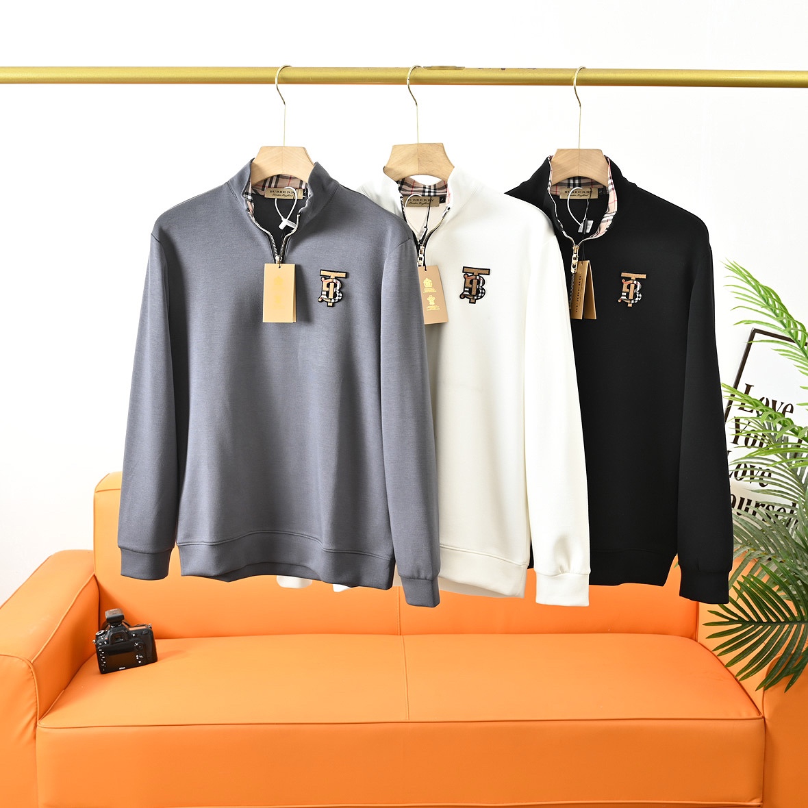 NO:115891,Model number: 6698# BURBERRY Burberry's new autumn towel embroidered sports and casual stand collar half zipper sweatshirt long sleeves!  The most classic is not only the most fashionable, but also the concept that BUR believes in. This style adheres to the BUR classic version of windbreaker cutting design, which is simple but not simple, giving people a unique and fresh feeling. It perfectly demonstrates the specifications and rank of the brand. The most popular style is easy to match. Whether it is matching, performance, or design, it is obvious at a glance. This fashionable and personalized embroidery embroidery design in the same color is better than all designs. The classic Burberry family towel embroidery TB logo on the chest highlights the brand identity!  The overall style gives people a simple, high-quality and basic, with a stronger fashion and high-street casual style. For autumn and winter, such a top-quality style is indeed outstanding enough, outstanding and eye-catching enough, and high-end. It is equipped with the latest organic cotton, and the overall texture is simply fascinating, with excellent delicateness and extremely touching. The overall style will look more soft and snug due to the material configuration, and the upper body looks quite high-end. In addition, this versatile style design is suitable for your daily outfits!  !  Color: Gray White Black Size: Bust Long Shoulders Width Sleeve L Recommended Weight L 48624359 95-115 XL 50 63 44 60 115-120 2XL52 64 45 61 130-145 3XL54 65 46 62 145-160 4XL56 66 47 63 160-180 There is a 1-2CM error in pure manual measurement!  !  ,burberry,burberry,hoodie,sweatshirts,alexander wang19860909款号: 6698# BURBERRY 巴宝莉秋季新款毛巾绣运动休闲立领半拉链卫衣长袖！ 最经典既是最时尚的,这也是BUR信奉的理念,此款秉承着BUR经典版风衣型裁剪设计设计,简约而不简单,给人一直别致清新的感觉 . 完美的彰显了品牌的规格与段位.最高人气款式,好搭配.无论是搭配,性能,还是设计都是一目了然不过时,这种时髦个性的同色系刺绣点缀设计,更是胜过了一切的设计. 胸前Burberry家经典毛巾绣TB标志logo,彰显品牌身份！ 整体给人一种简约高规又基础,时尚跟高街休闲风格更强.对于秋冬而言,如此一款极品确实足够的出彩,也足够的出色与亮眼,足够的高端不俗. 配置了最新的有机棉质打造,整体的质感简直让人迷恋,细腻程度绝佳,触感极其到位.整体版型因为材质的配置也会显得更加的柔顺跟合眼,上身显得相当之高级不凡,加上这样的百搭版型设计,适合你日常的各种穿搭！！ 颜色: 灰色 白色 黑色 尺码: 胸围 衣长肩宽袖长建议体重 L 48624359 95-115 XL 50 63 44 60 115-120 2XL52 64 45 61 130-145 3XL54 65 46 62 145-160 4XL56 66 47 63 160-180 纯手工测量存在1-2CM误差！！,,burberry,burberry,hoodie,sweatshirts,alexander wang,Men's clothing