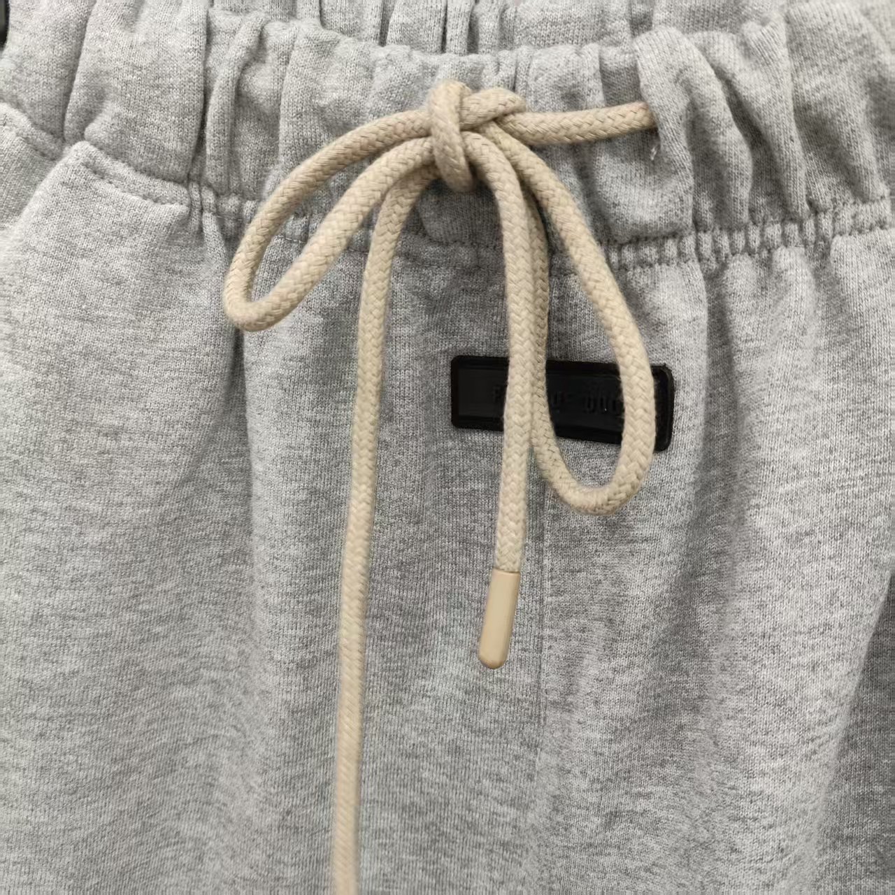 FEAR OF GOD ESSENTIALS 短裤服装 5