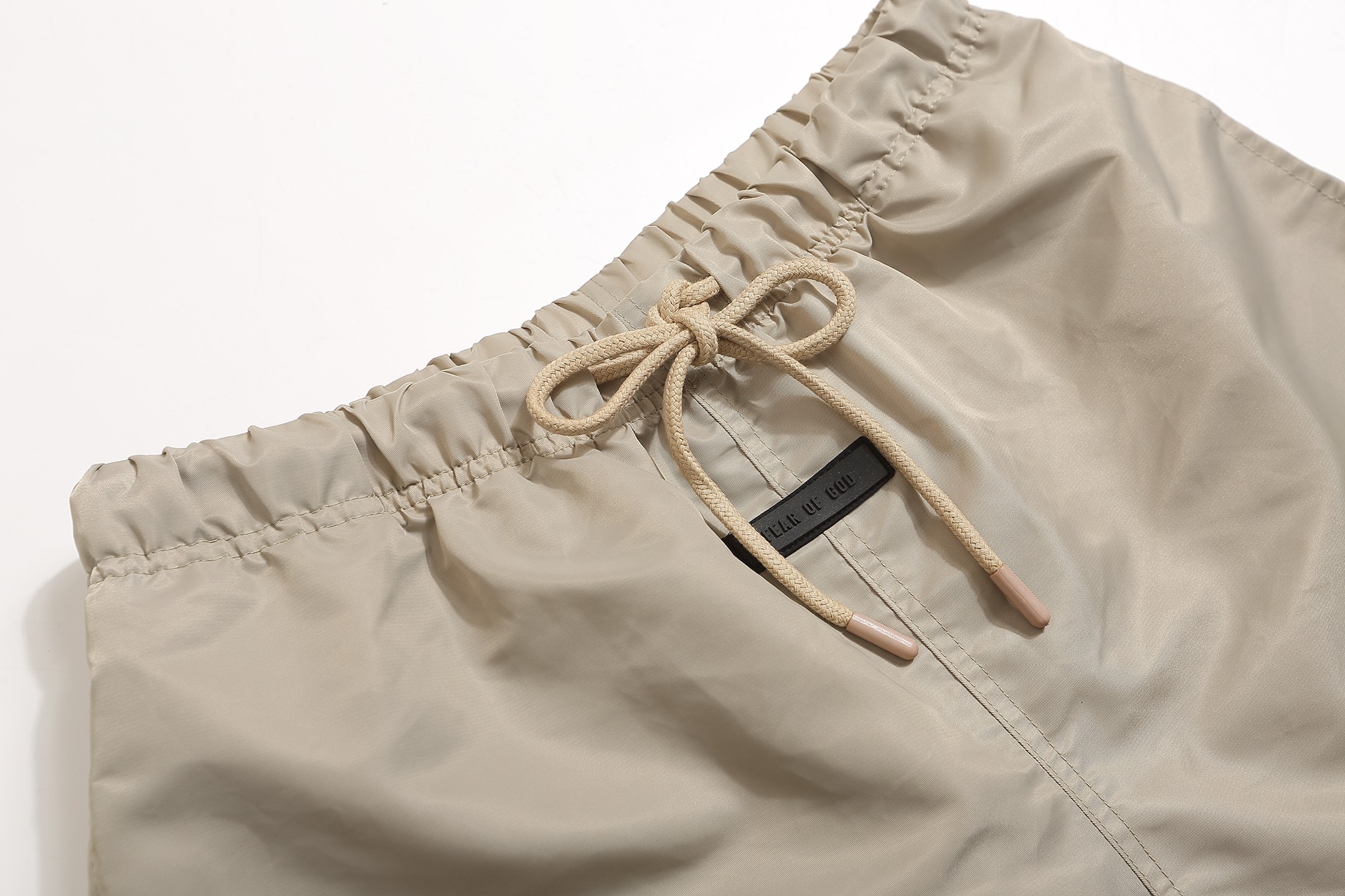 “Fear of God Essentials High Street Pants in Various Colors and Sizes” - 图片 6