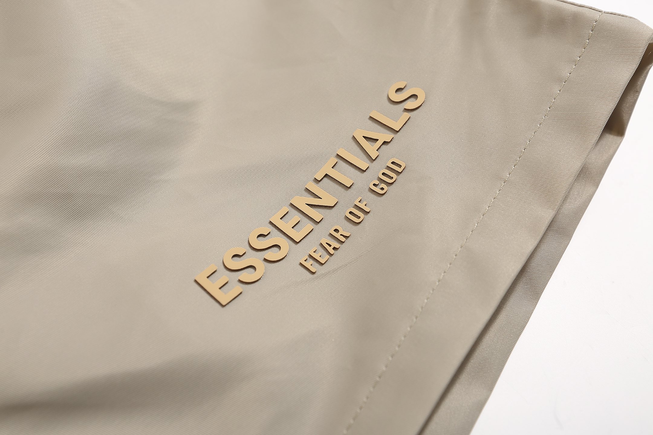 “Fear of God Essentials High Street Pants in Various Colors and Sizes” - 图片 8